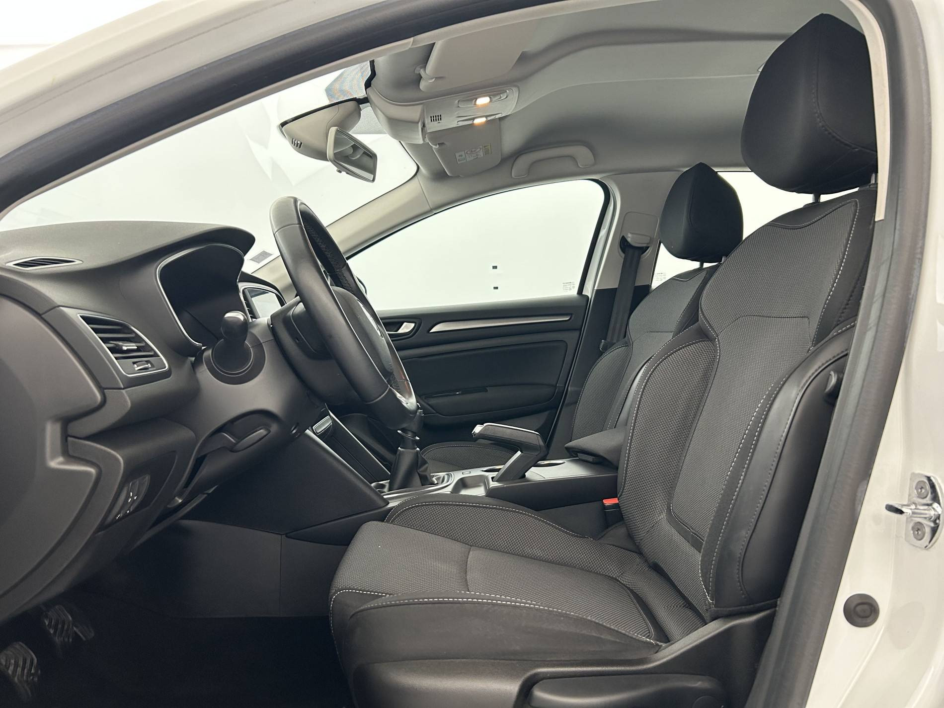 Vente en ligne Renault Megane 4  TCe 140 au prix de 15 990 €