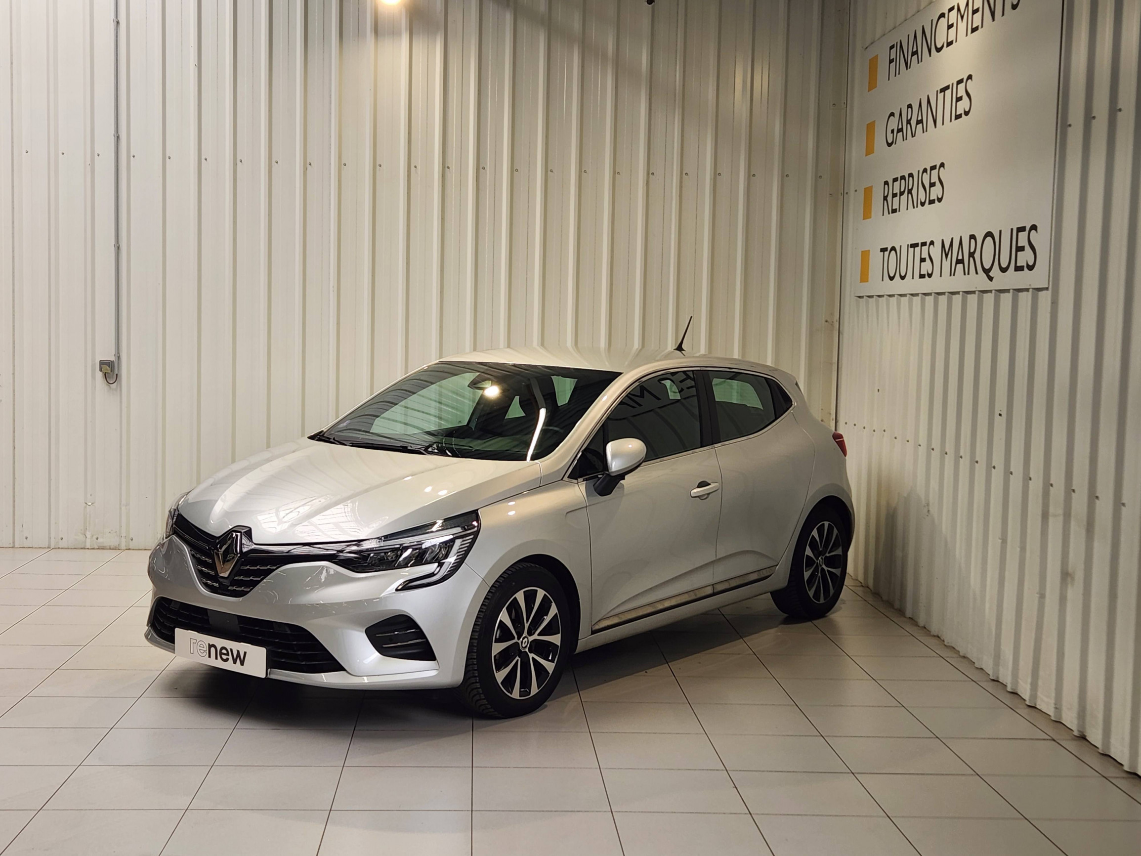 Renault Clio 5 Clio E-Tech 140 - 21N occasion de 2022 en vente à Morlaix