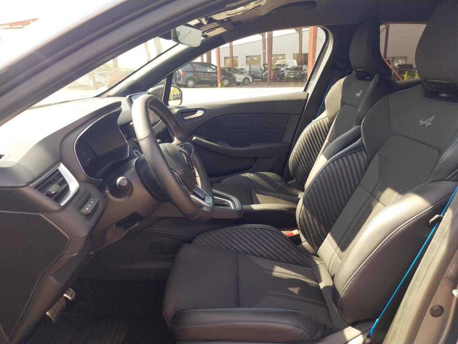 Vente en ligne Renault Clio 5 Clio E-Tech full hybrid 145 au prix de 22 000 €