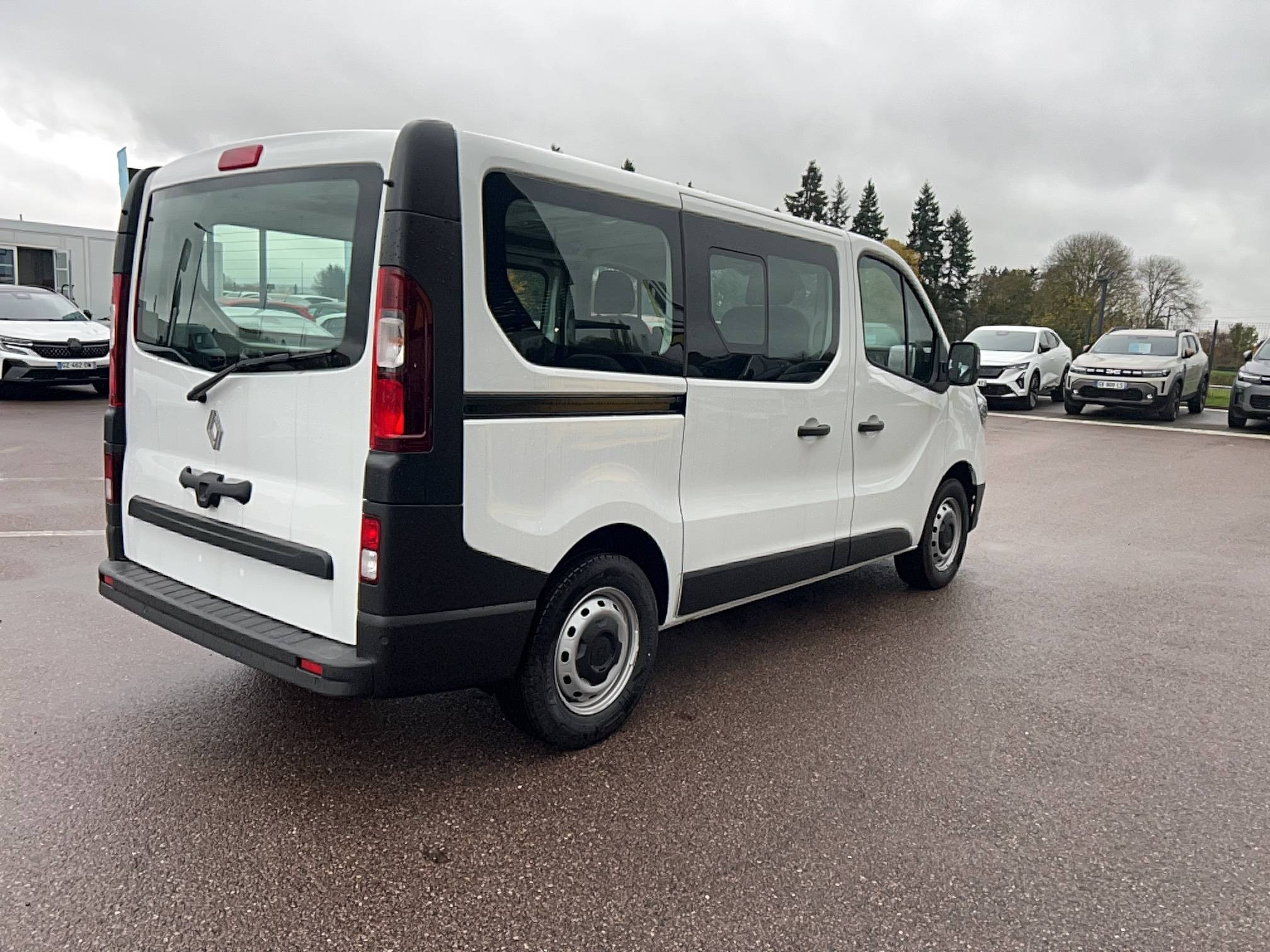 Vente en ligne Renault Trafic 3 Fourgon TRAFIC FGN L1H1 2T8 BLUE DCI 150 EDC GSR2 au prix de 29 991 €