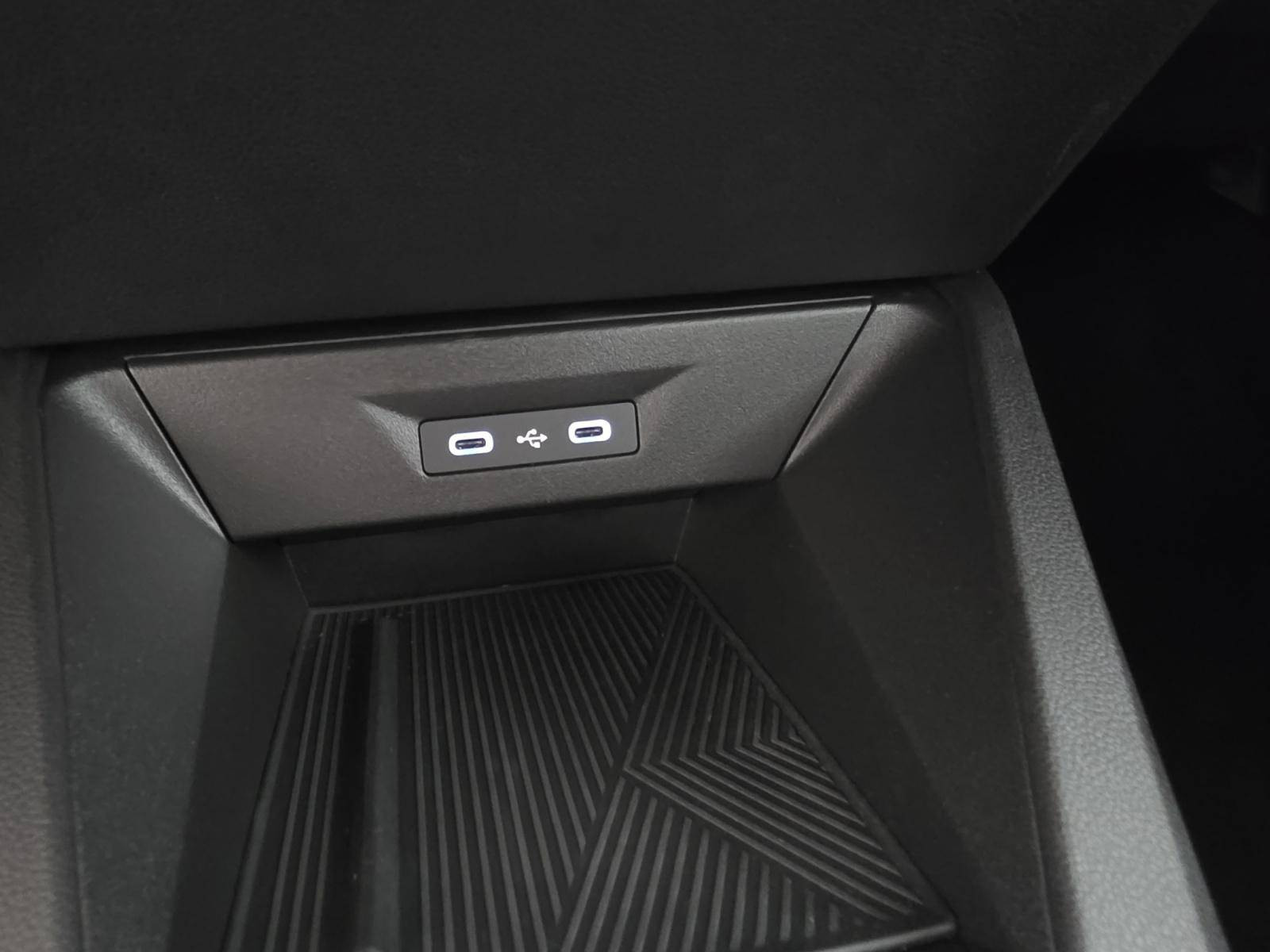 Vente en ligne Renault Clio 6 Clio E-Tech full hybrid 160 ch au prix de 26 490 €