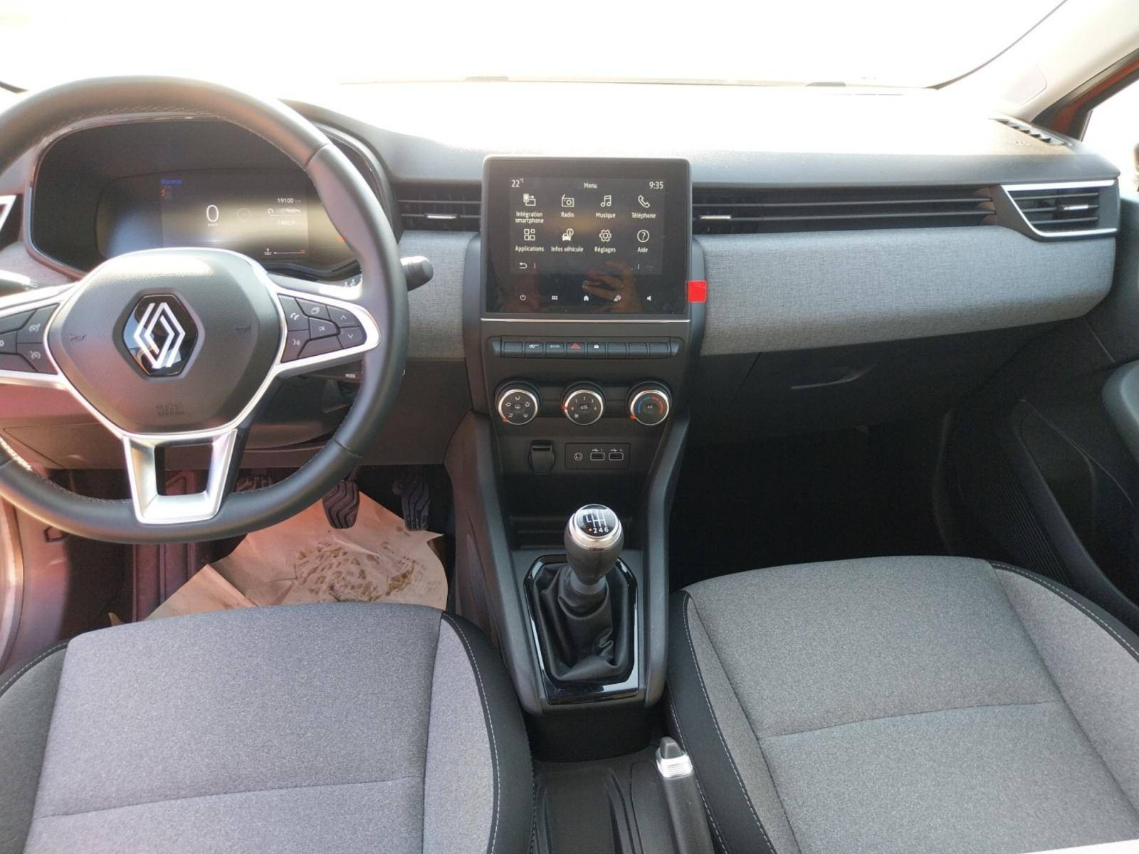 Vente en ligne Renault Clio 5 Clio TCe 90 au prix de 14 900 €