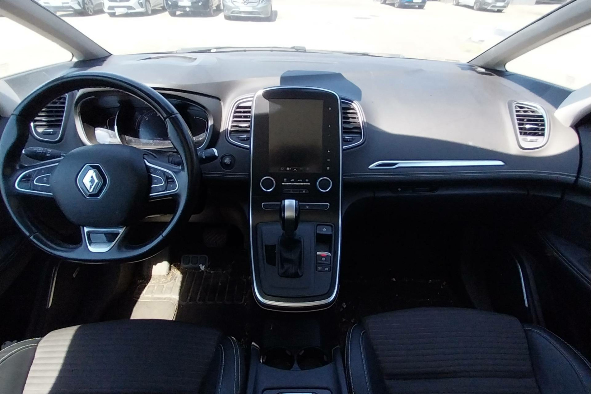 Vente en ligne Renault Grand Scenic 4 Grand Scenic Blue dCi 150 EDC au prix de 16 490 €