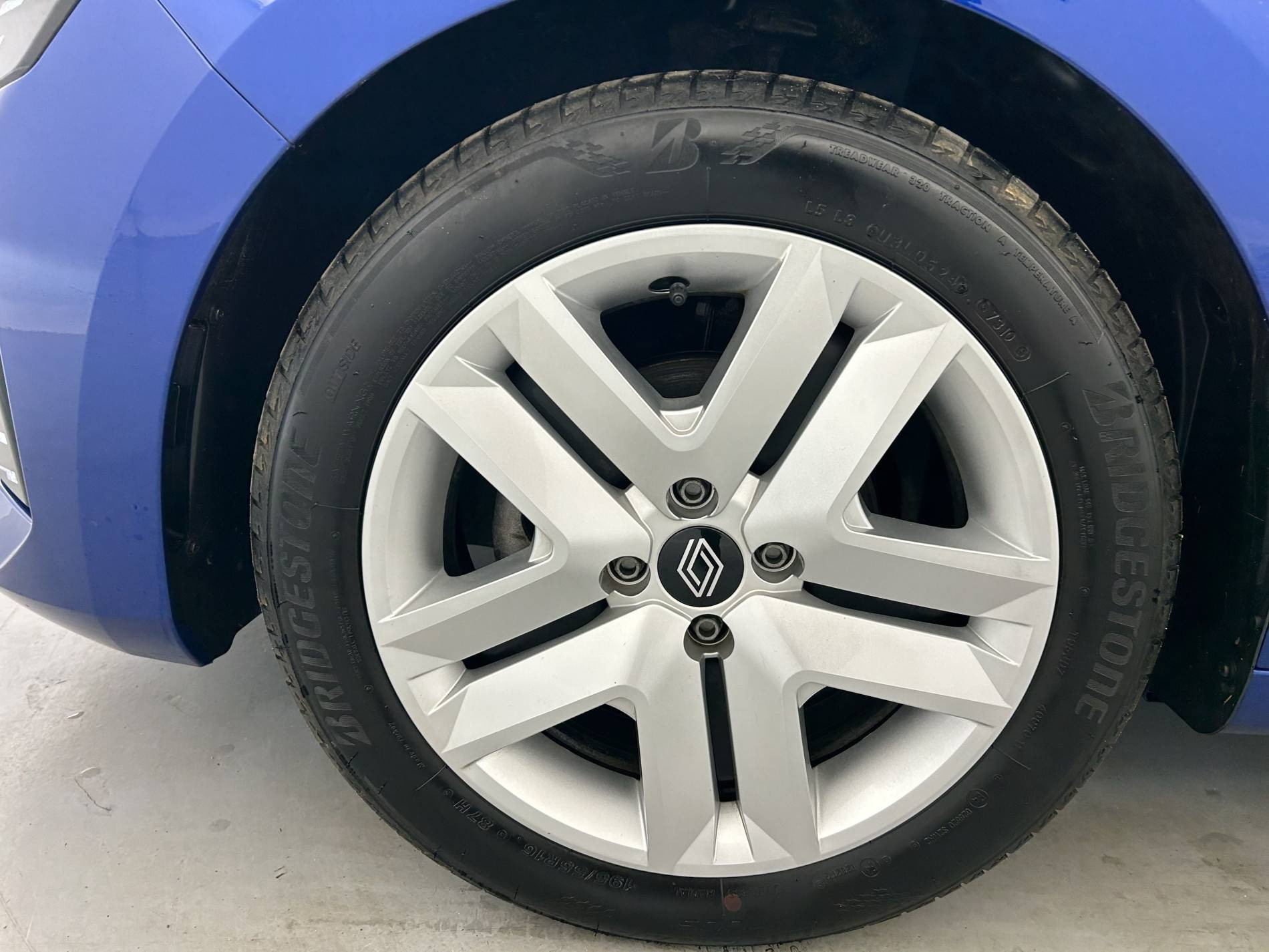 Vente en ligne Renault Clio 5 Clio TCe 90 au prix de 15 990 €