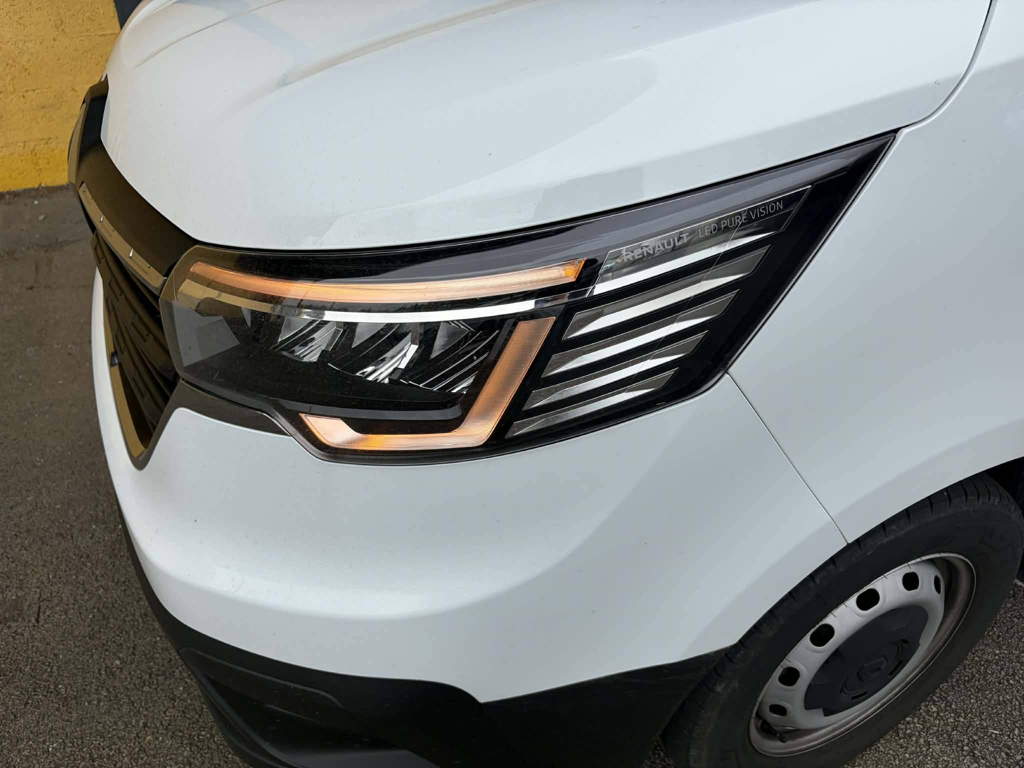 Vente en ligne Renault Trafic 3 Fourgon TRAFIC FG BLUE DCI 130 L1H1 3T GSR2 au prix de 24 990 €