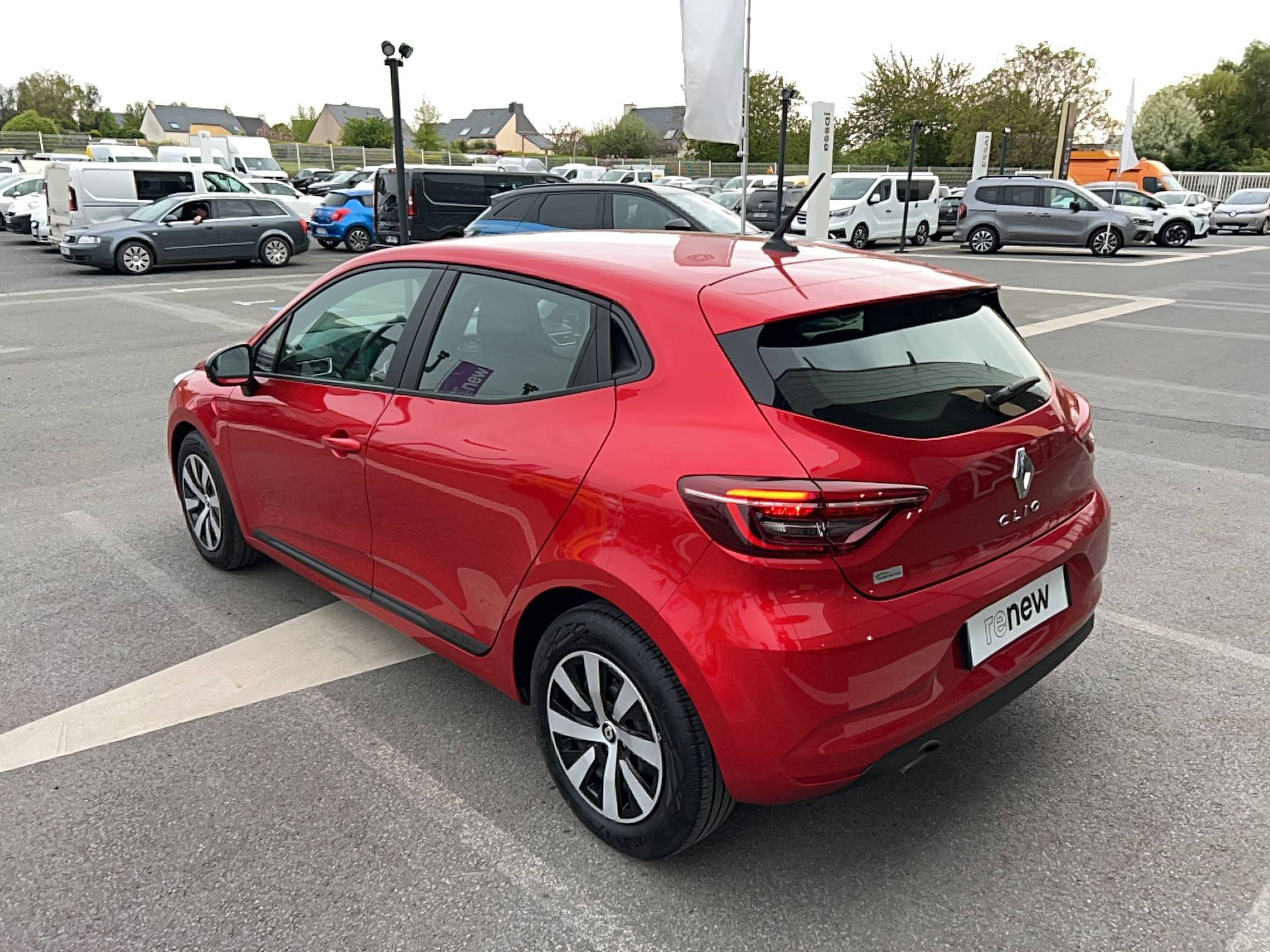 Vente en ligne Renault Clio 5 Clio TCe 90 au prix de 13 690 €