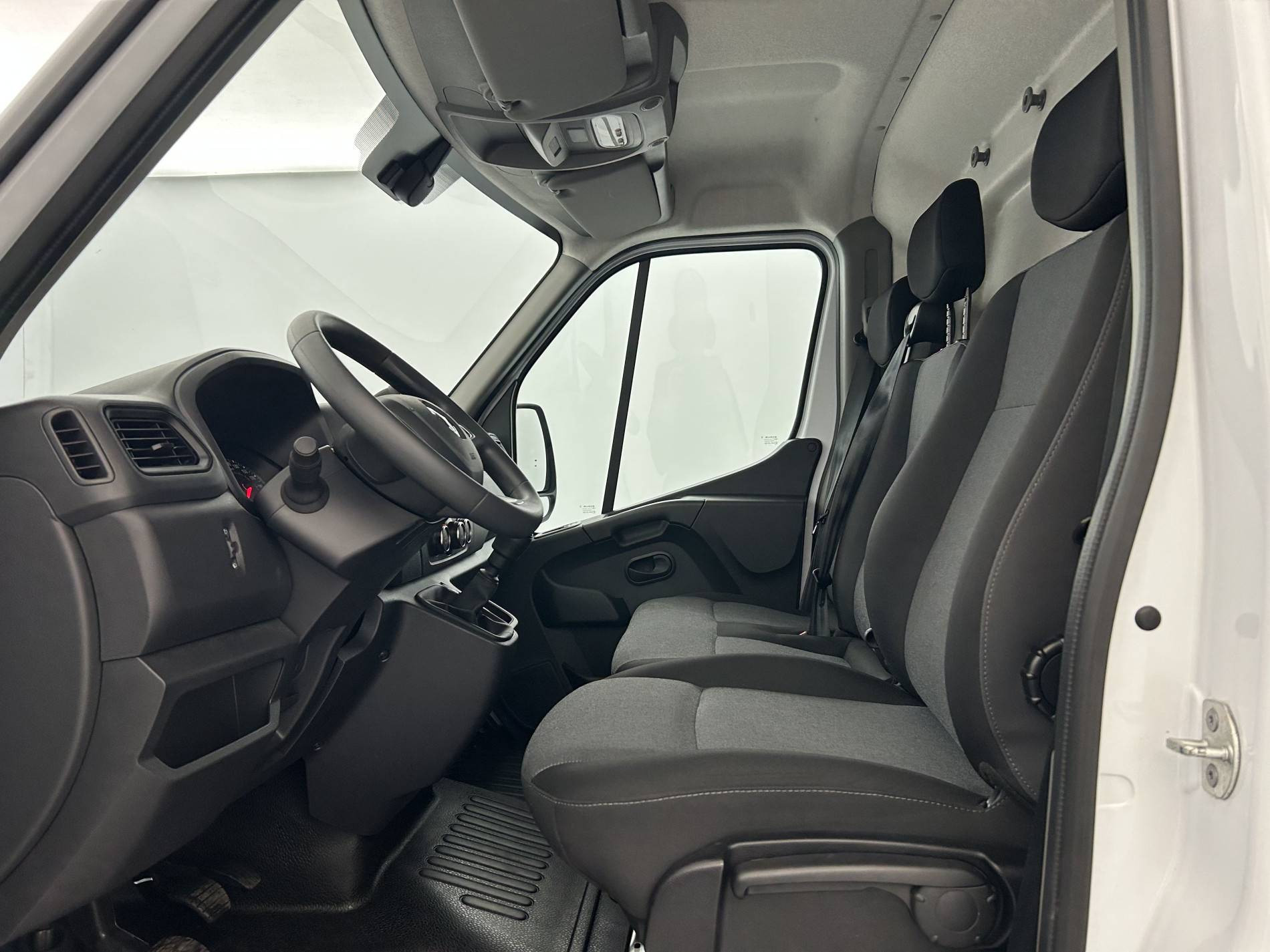 Vente en ligne Renault Master Fourgon MASTER FGN TRAC F3500 L2H2 BLUE DCI 135 au prix de 24 990 €