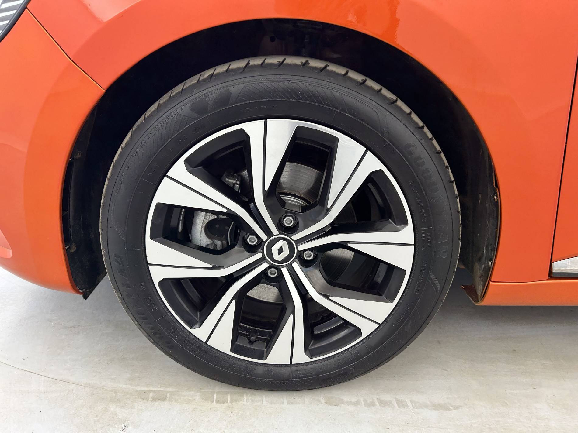 Vente en ligne Renault Clio 5 Clio E-Tech hybride 145 au prix de 15 490 €