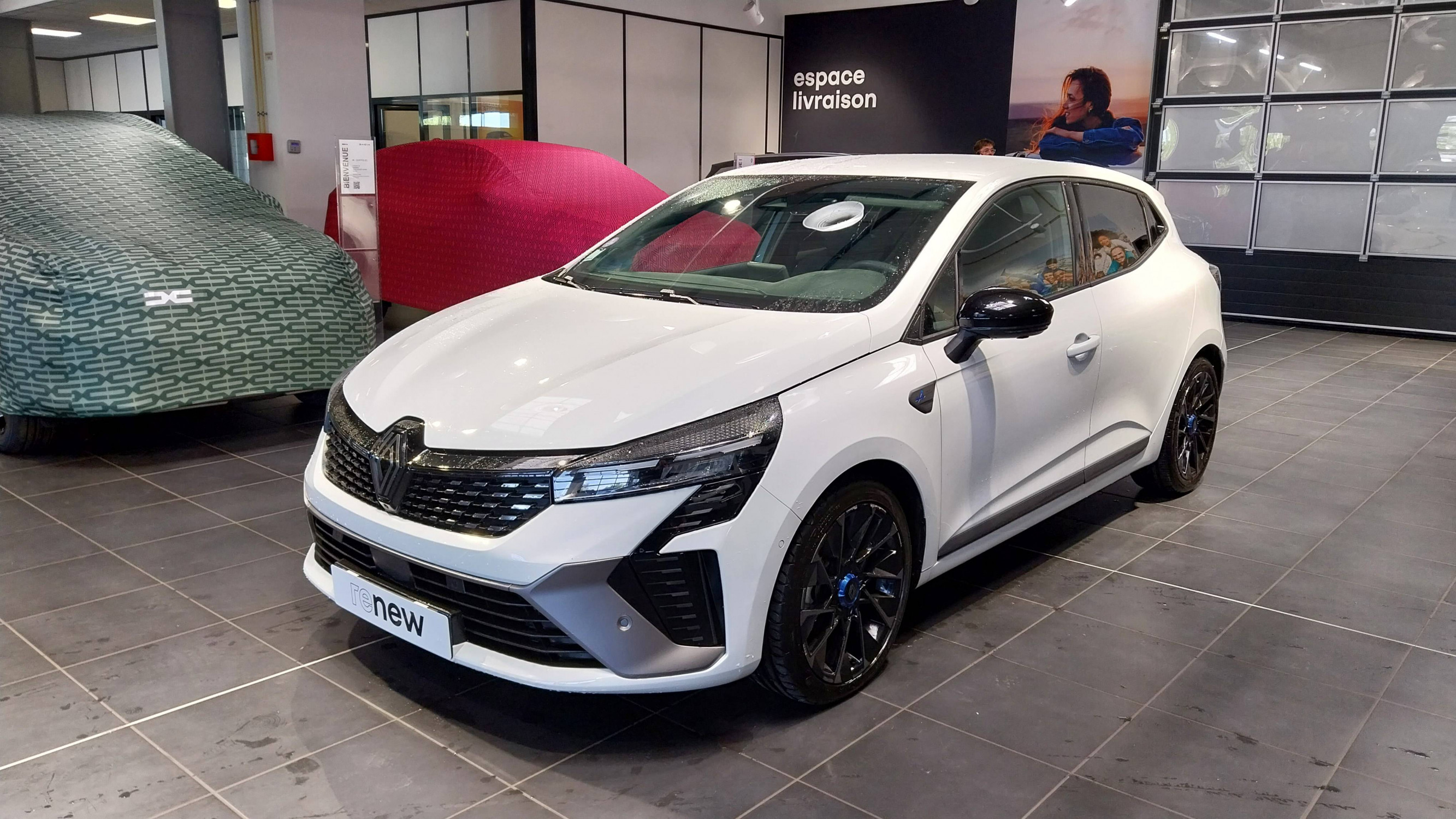Renault Clio 5 Clio E-Tech full hybrid 145 occasion de 2023 en vente à Quimper