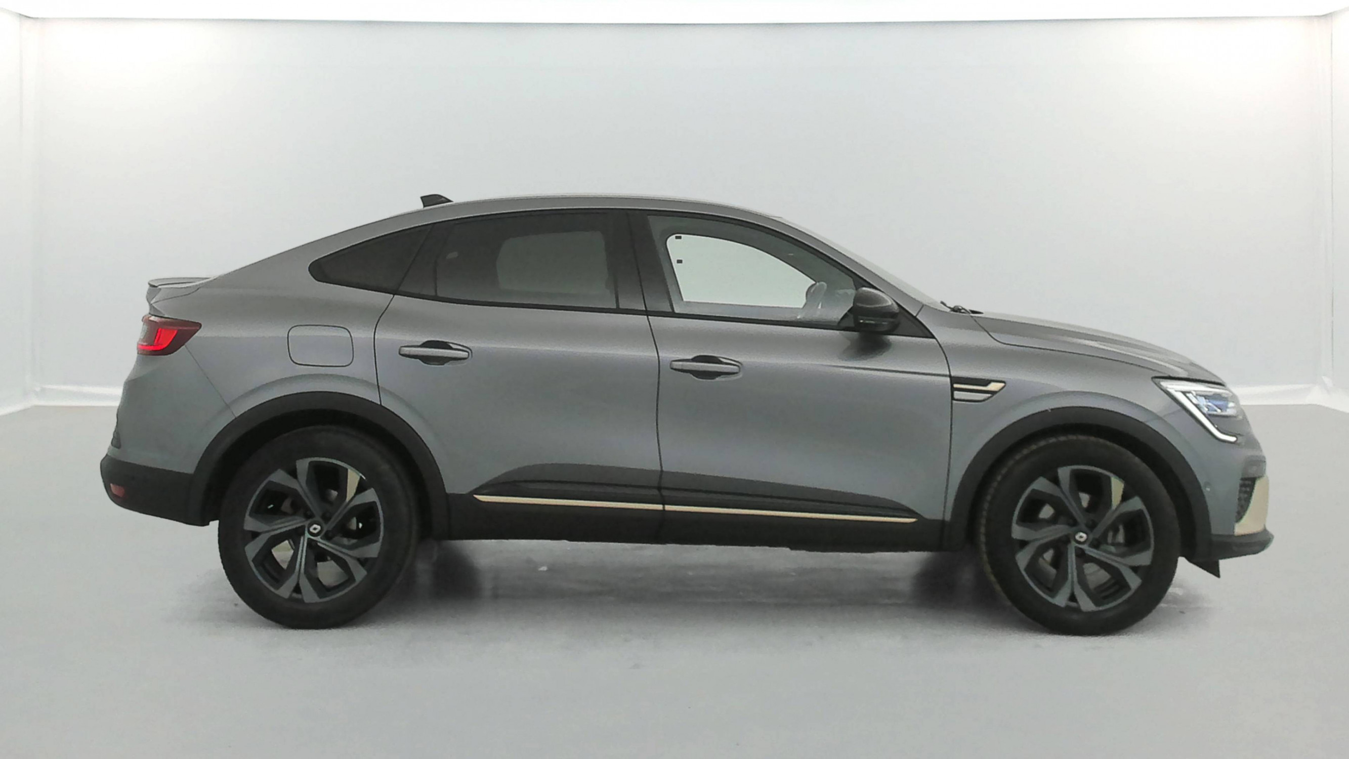 Vente en ligne Renault Arkana  E-Tech hybride 145 - 22 au prix de 22 590 €
