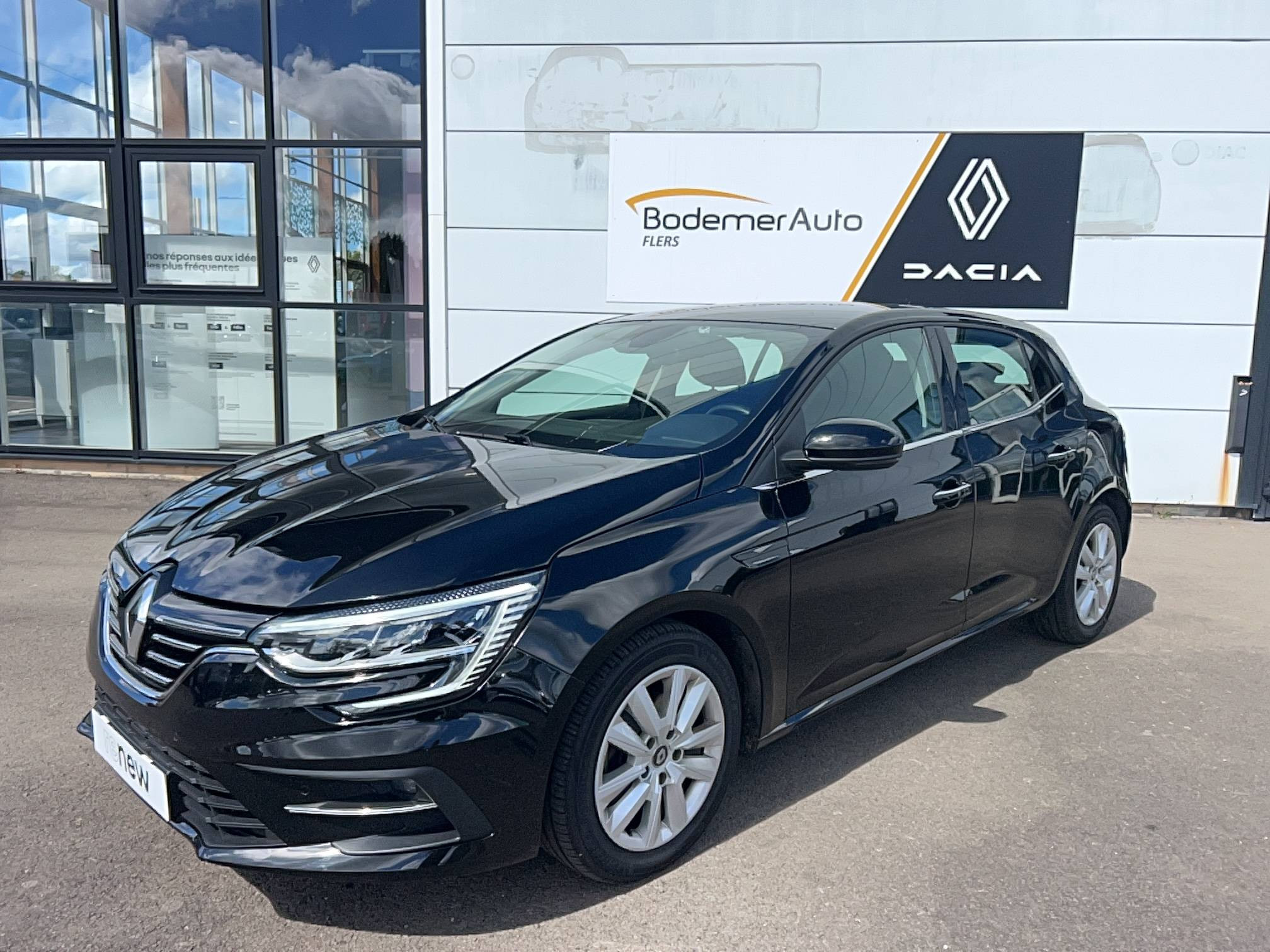 Vente en ligne Renault Megane 4 Mégane IV Berline Blue dCi 115 EDC au prix de 15 990 €
