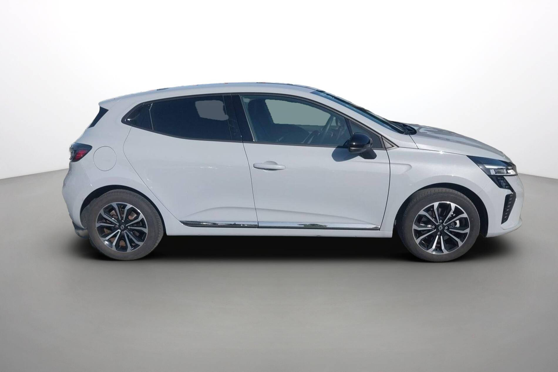 Vente en ligne Renault Clio 5 Clio E-Tech full hybrid 145 au prix de 18 990 €