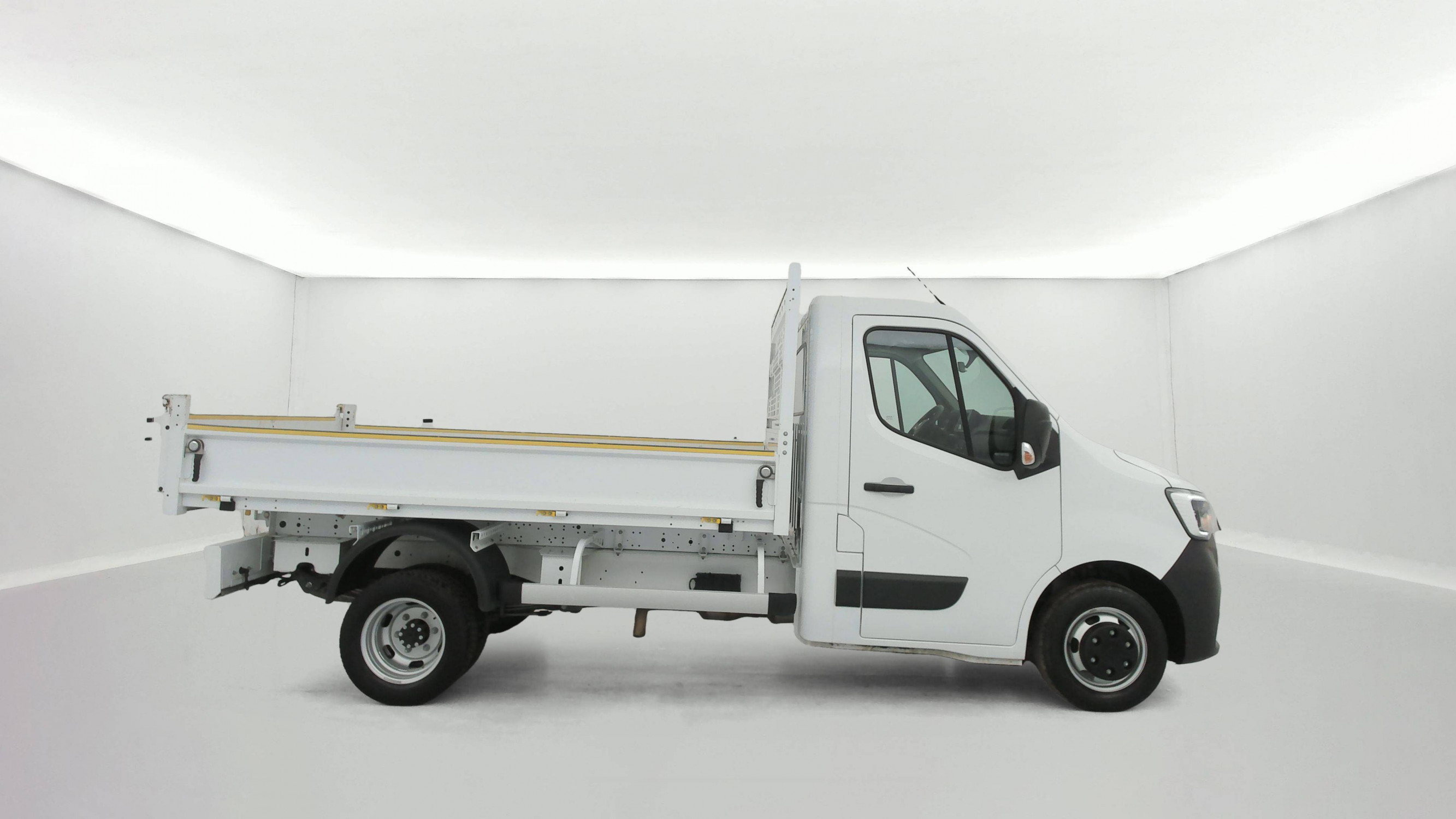 Vente en ligne Renault Master 3 Châssis Cabine MASTER CC PROP RJ3500 L2 PAFC BLUE DCI 130 EURO VI au prix de 33 990 €