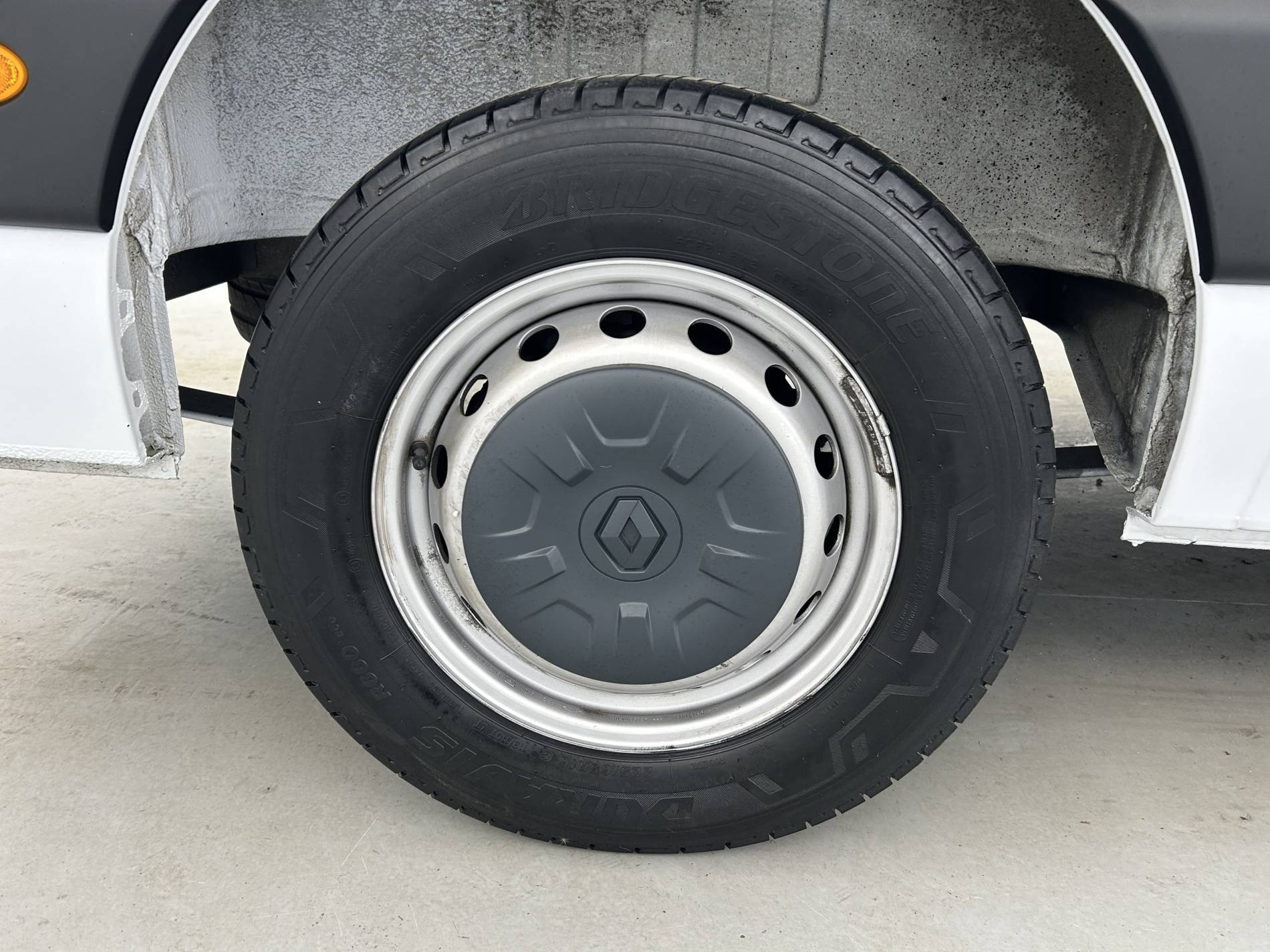 Vente en ligne Renault Master Fourgon MASTER FGN TRAC F3500 L3H3 BLUE DCI 135 au prix de 28 900 €
