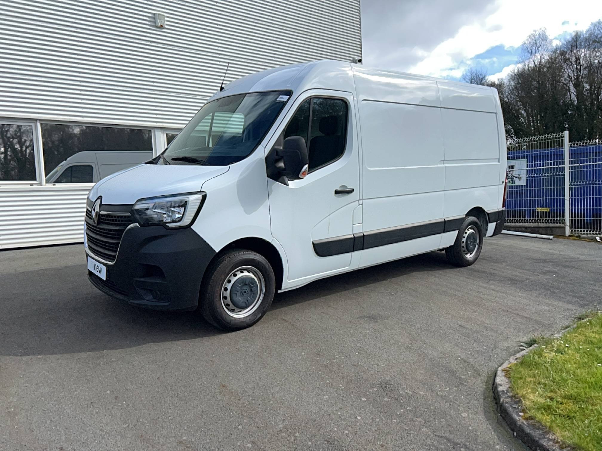 Renault Master Fourgon MASTER FGN TRAC F3500 L2H2 BLUE DCI 135 occasion de 2023 en vente à Guingamp