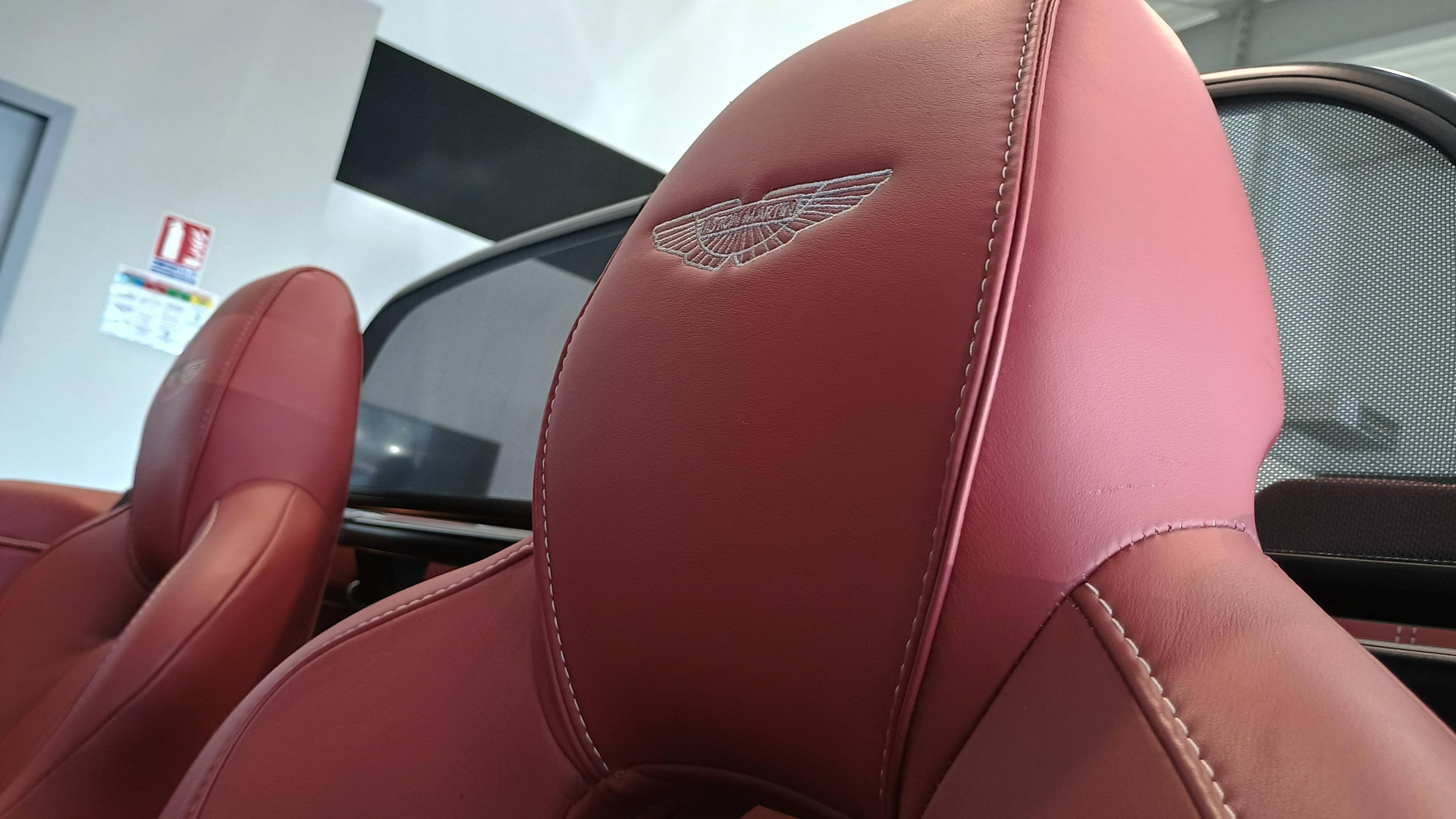 Vente en ligne Aston Martin DB9 DB9 au prix de 99 990 €