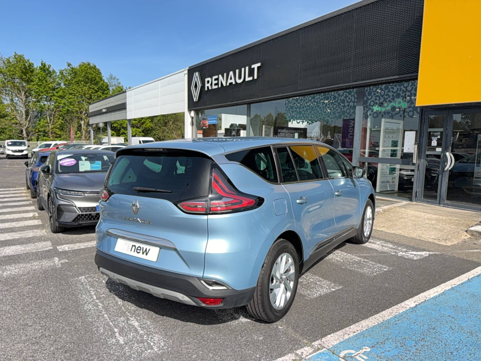 Vente en ligne Renault Espace 5 Espace dCi 160 Energy Twin Turbo au prix de 15 990 €