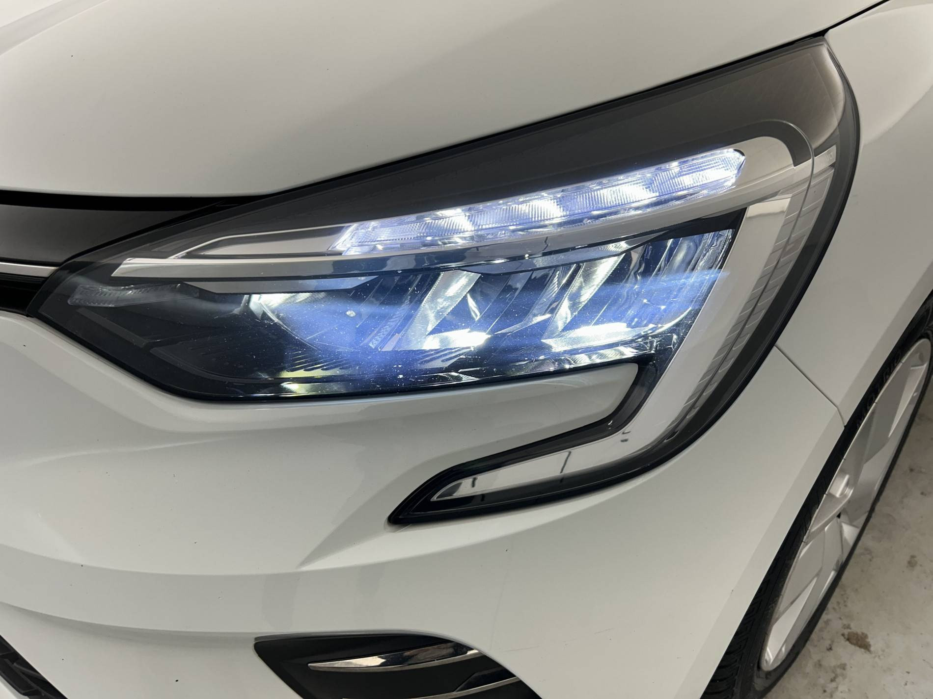 Vente en ligne Renault Clio 5 CLIO SOCIETE E-TECH 140 - 21 au prix de 13 990 €