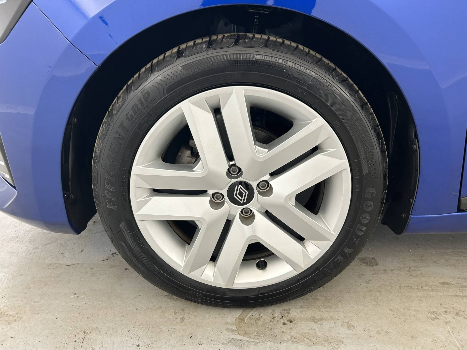 Vente en ligne Renault Clio 5 Clio TCe 90 au prix de 15 990 €