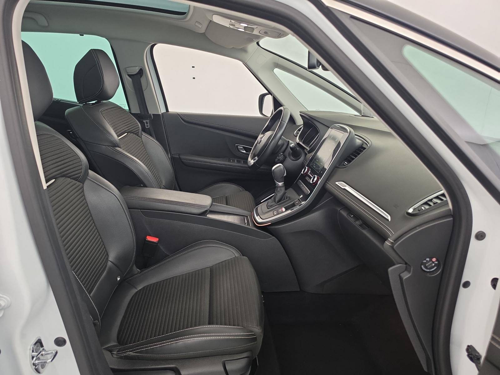 Vente en ligne Renault Grand Scenic 4 Grand Scenic TCe 160 FAP EDC au prix de 16 990 €