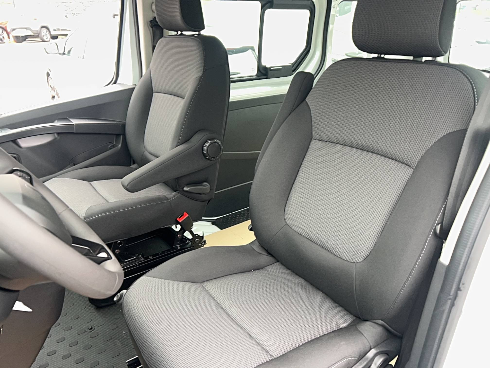 Vente en ligne Renault Trafic 3 Fourgon TRAFIC FGN L1H1 2T8 BLUE DCI 150 EDC GSR2 au prix de 29 991 €
