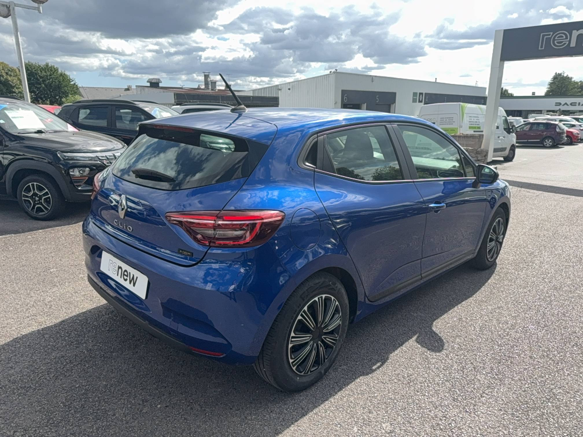 Vente en ligne Renault Clio 5 Clio E-Tech full hybrid 145 au prix de 16 690 €