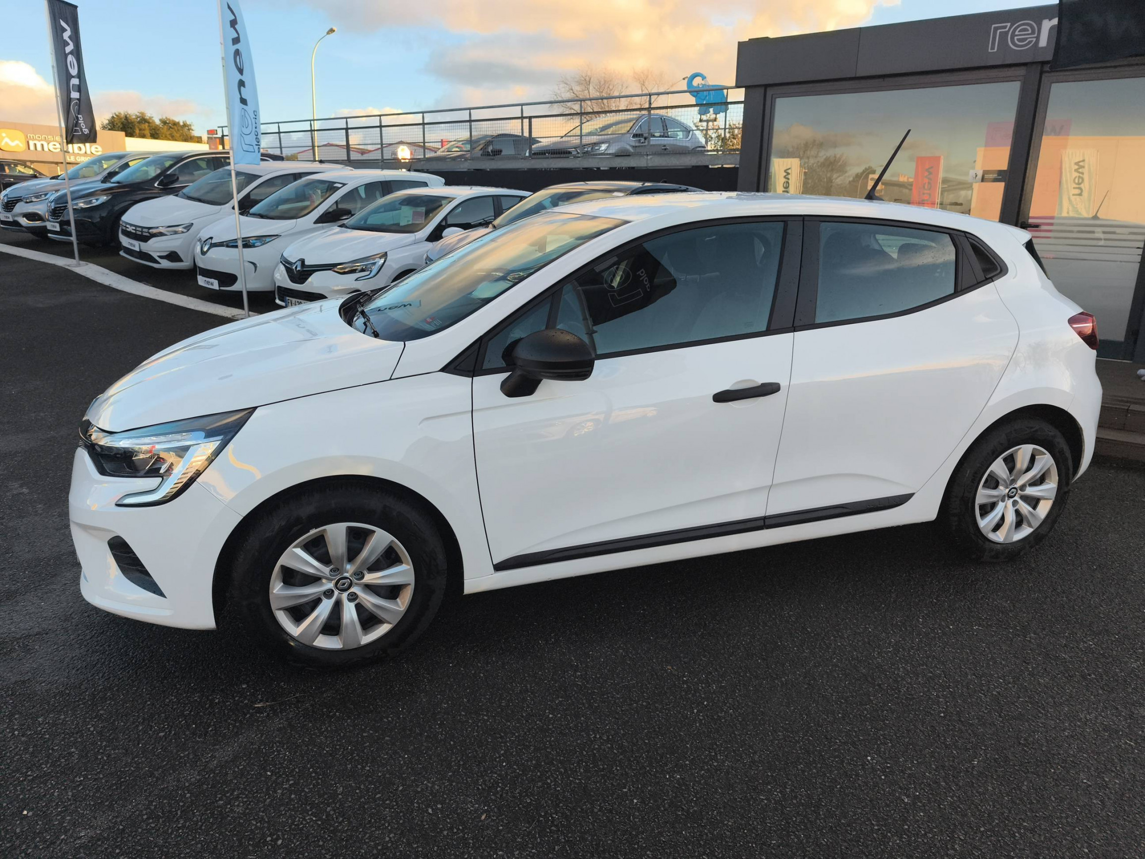 Vente en ligne Renault Clio 5 Clio SCe 65 au prix de 13 290 €