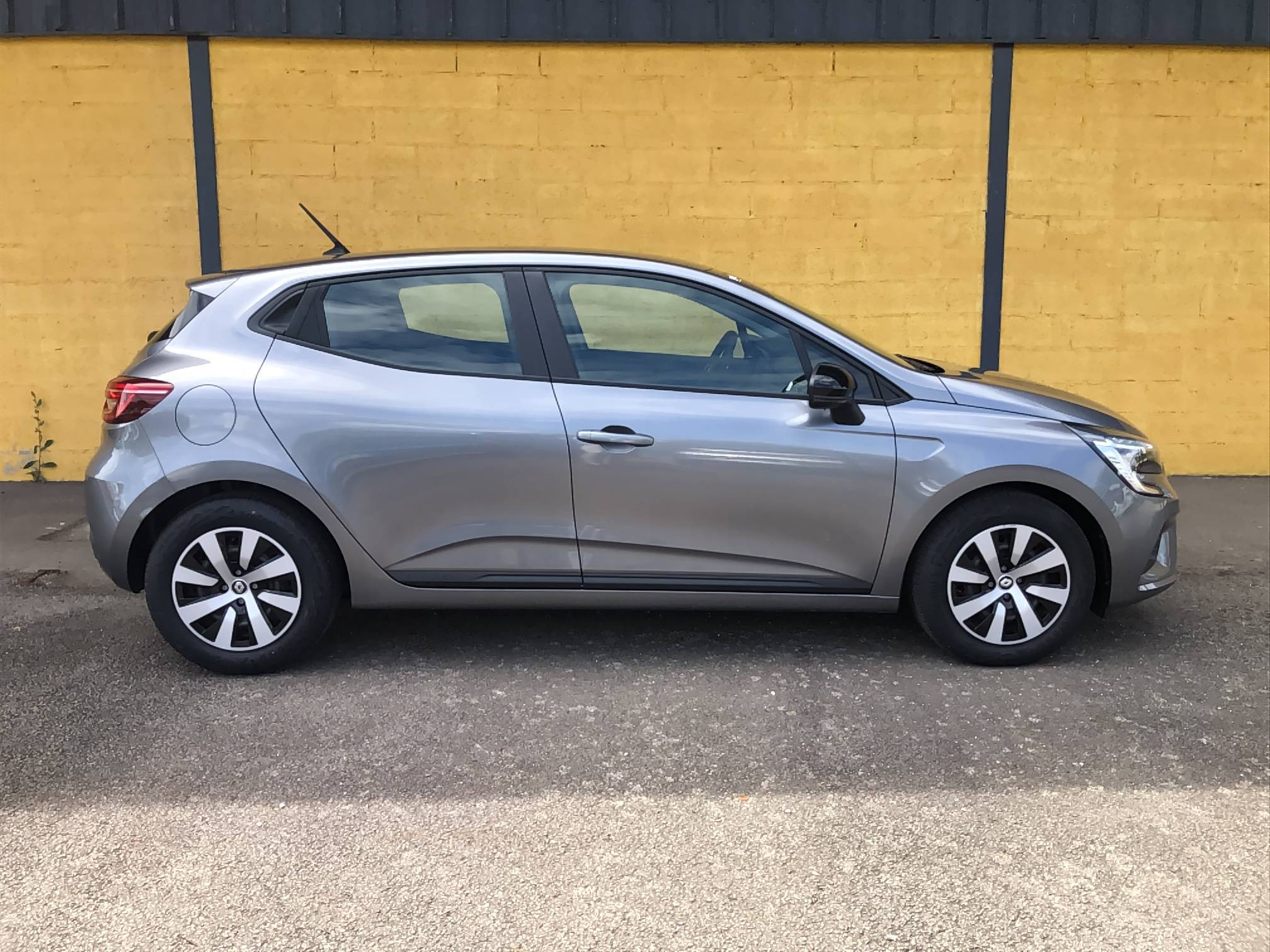 Vente en ligne Renault Clio 5 Clio TCe 90 au prix de 14 990 €