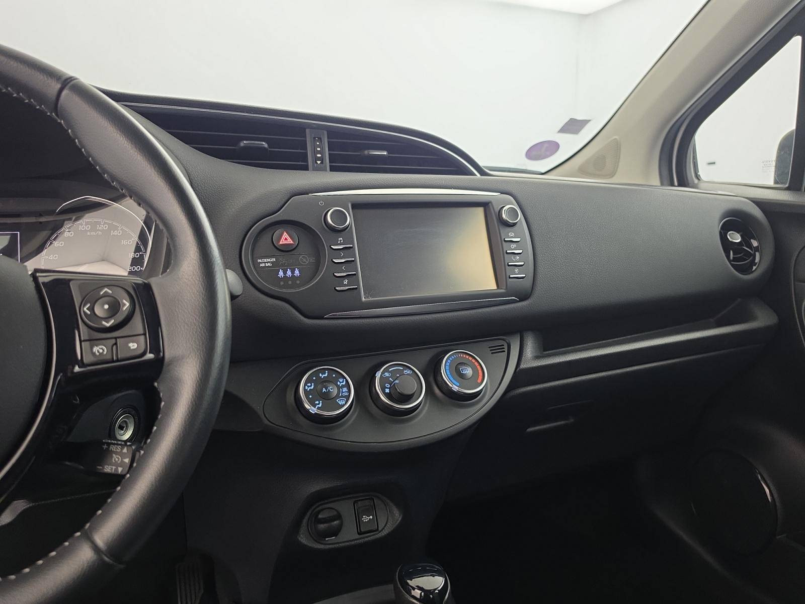 Vente en ligne Toyota Yaris Yaris Pro 110 VVT-i CVT au prix de 12 990 €