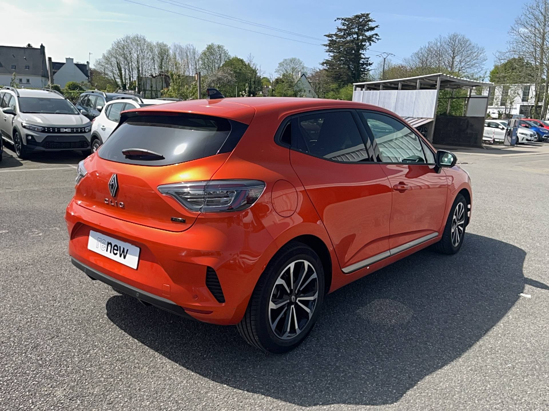 Vente en ligne Renault Clio 5 Clio E-Tech full hybrid 145 au prix de 18 990 €