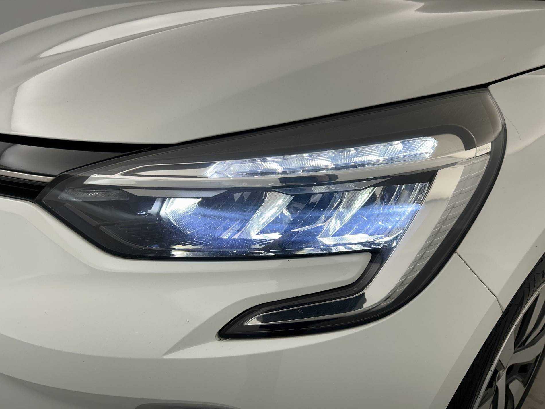 Vente en ligne Renault Clio 5 Clio E-Tech full hybrid 145 au prix de 15 890 €