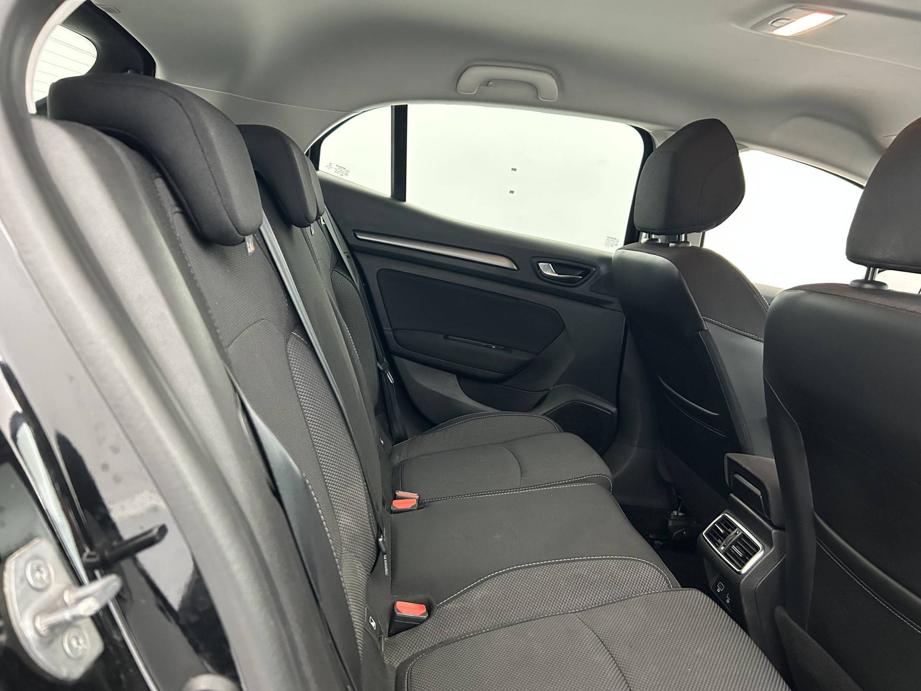 Vente en ligne Renault Megane 4  Blue dCi 115 EDC au prix de 17 990 €