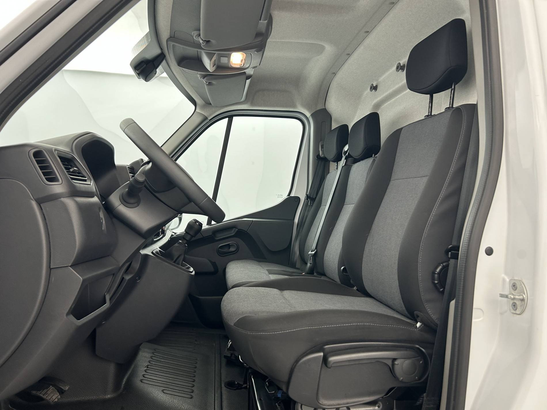 Vente en ligne Renault Master Fourgon MASTER FGN TRAC F3500 L2H2 BLUE DCI 135 au prix de 24 790 €