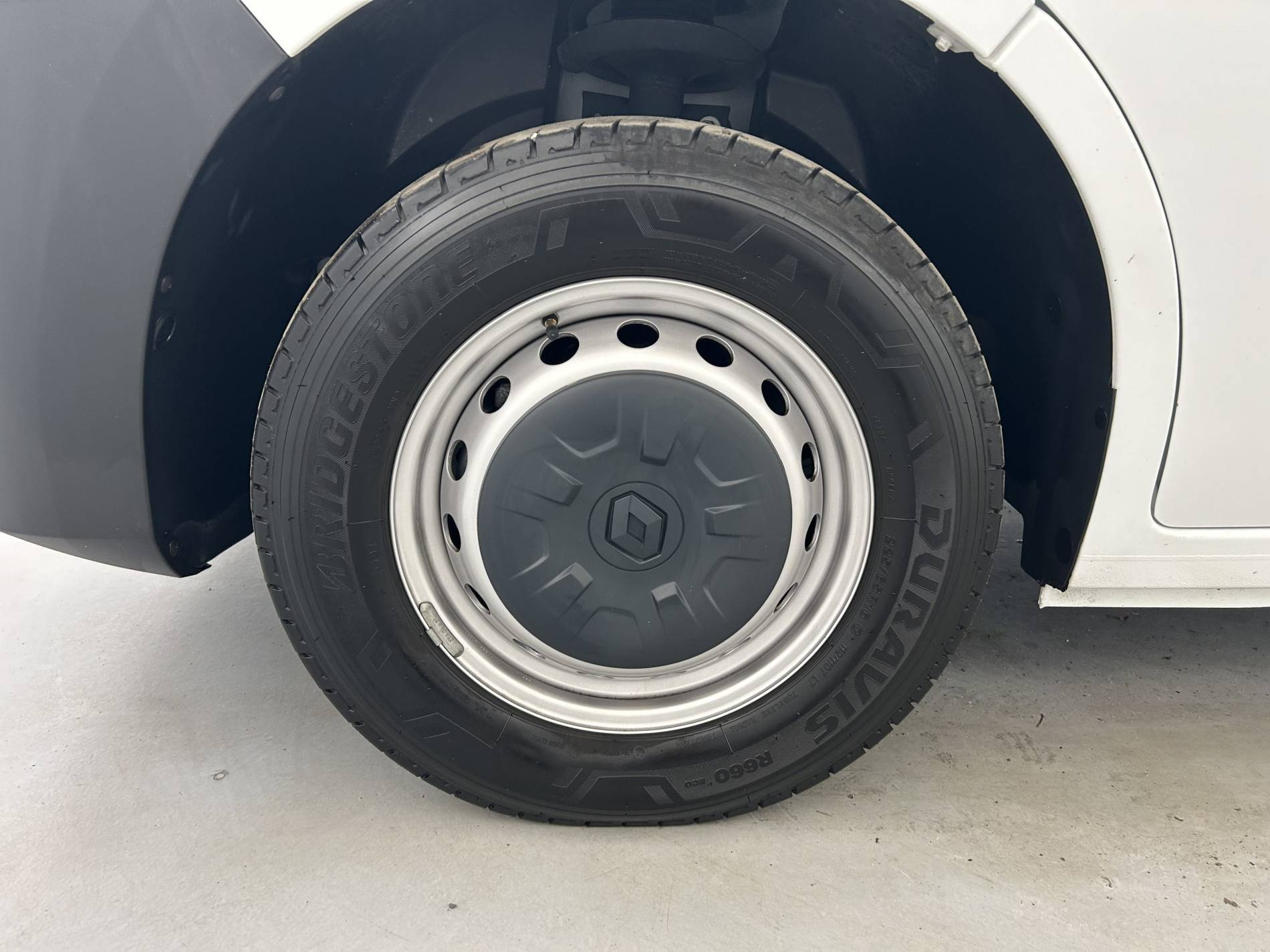 Vente en ligne Renault Master Fourgon MASTER FGN TRAC F3500 L3H3 BLUE DCI 135 au prix de 28 790 €