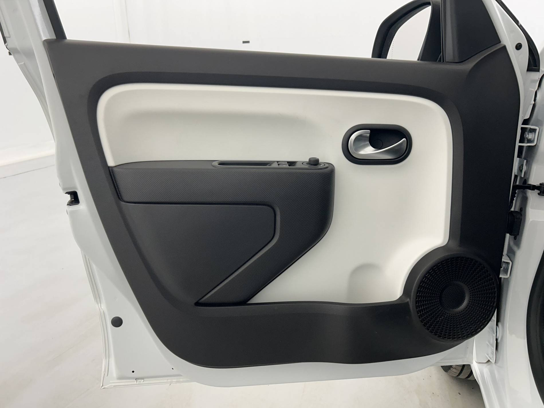 Vente en ligne Renault Twingo Electrique Twingo III E-Tech au prix de 12 490 €