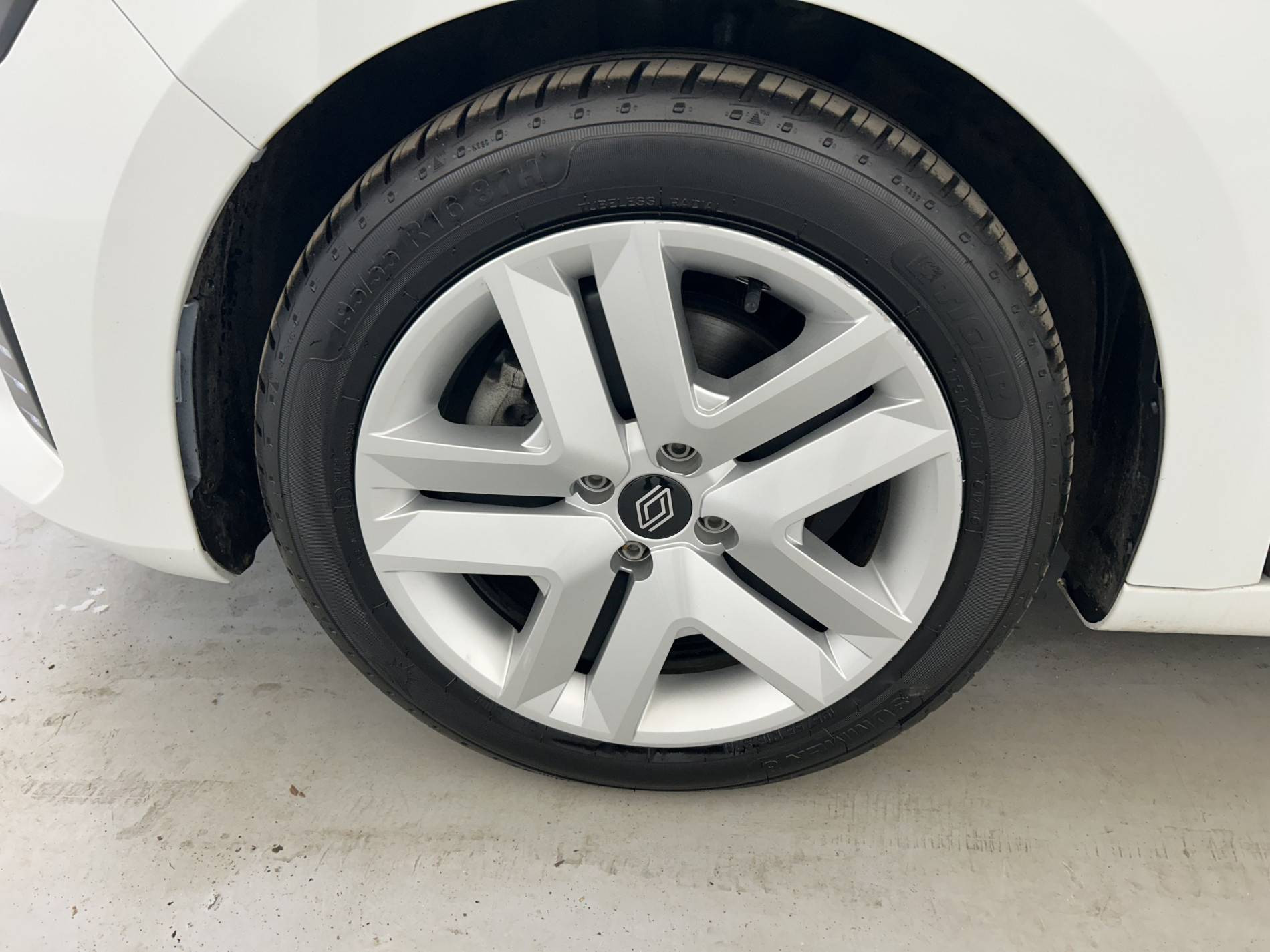 Vente en ligne Renault Clio 5 Clio E-Tech full hybrid 145 au prix de 16 991 €