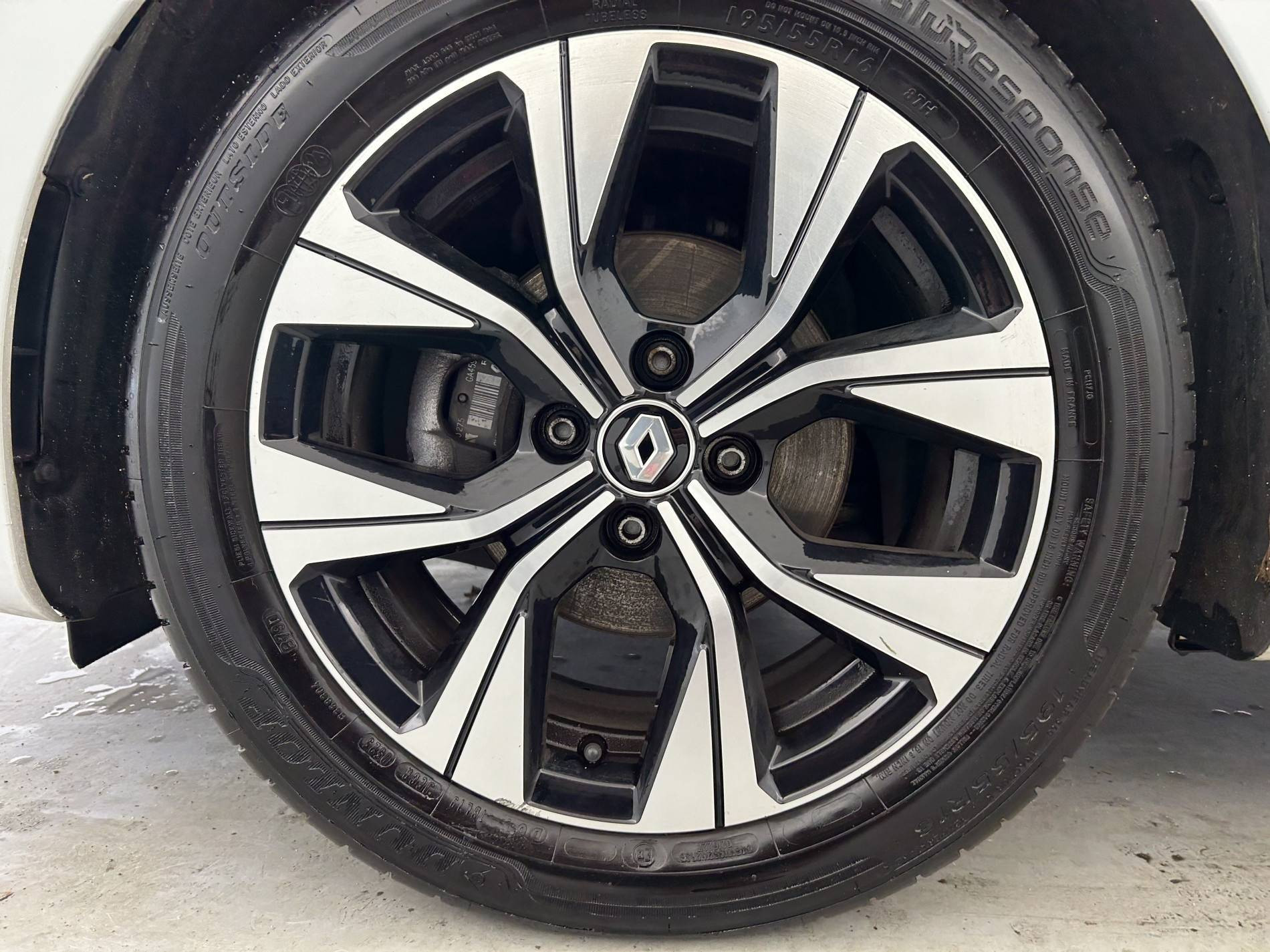 Vente en ligne Renault Clio 5 Clio TCe 100 GPL au prix de 13 490 €