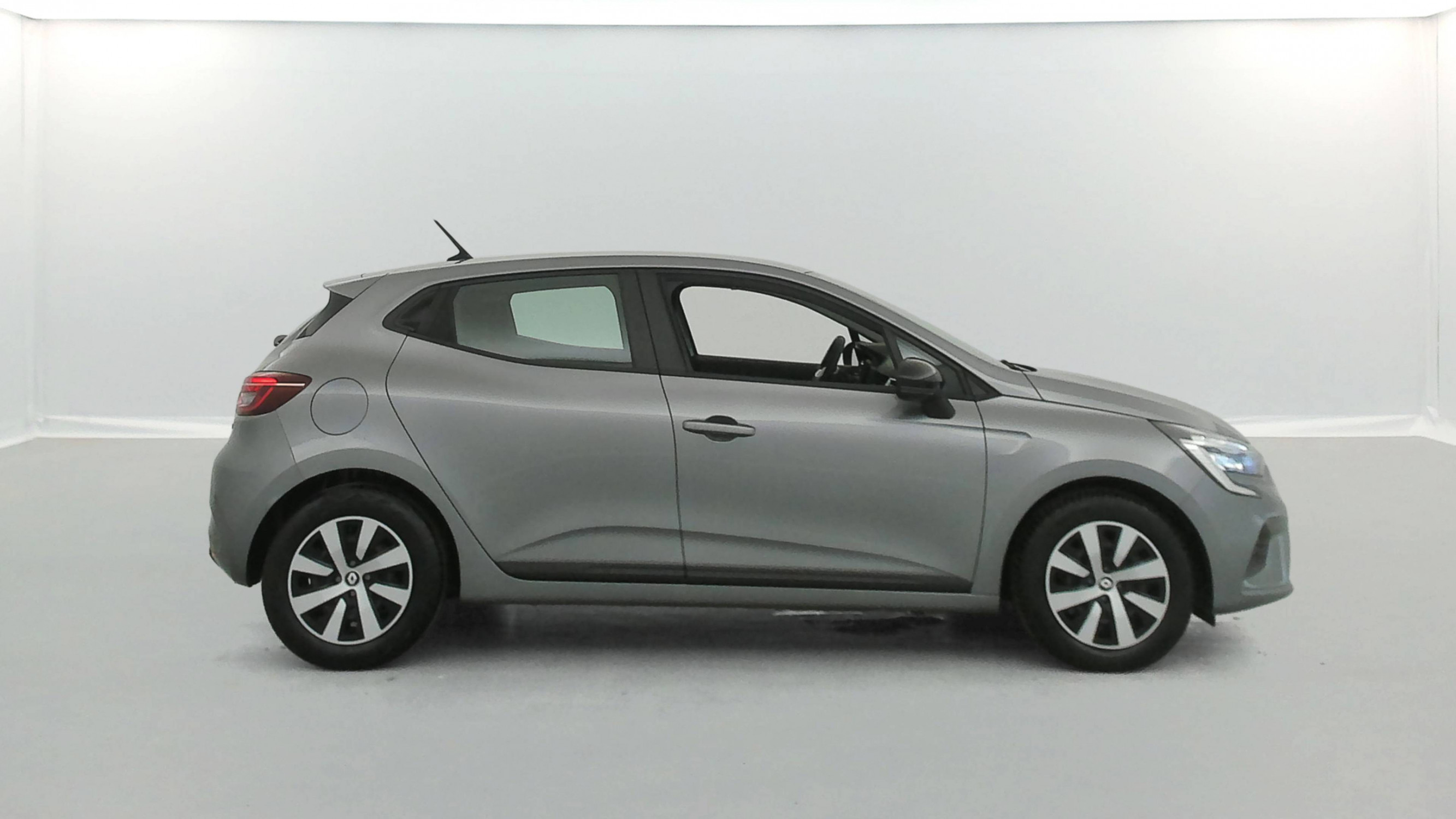 Vente en ligne Renault Clio 5 Clio E-Tech full hybrid 145 au prix de 16 490 €