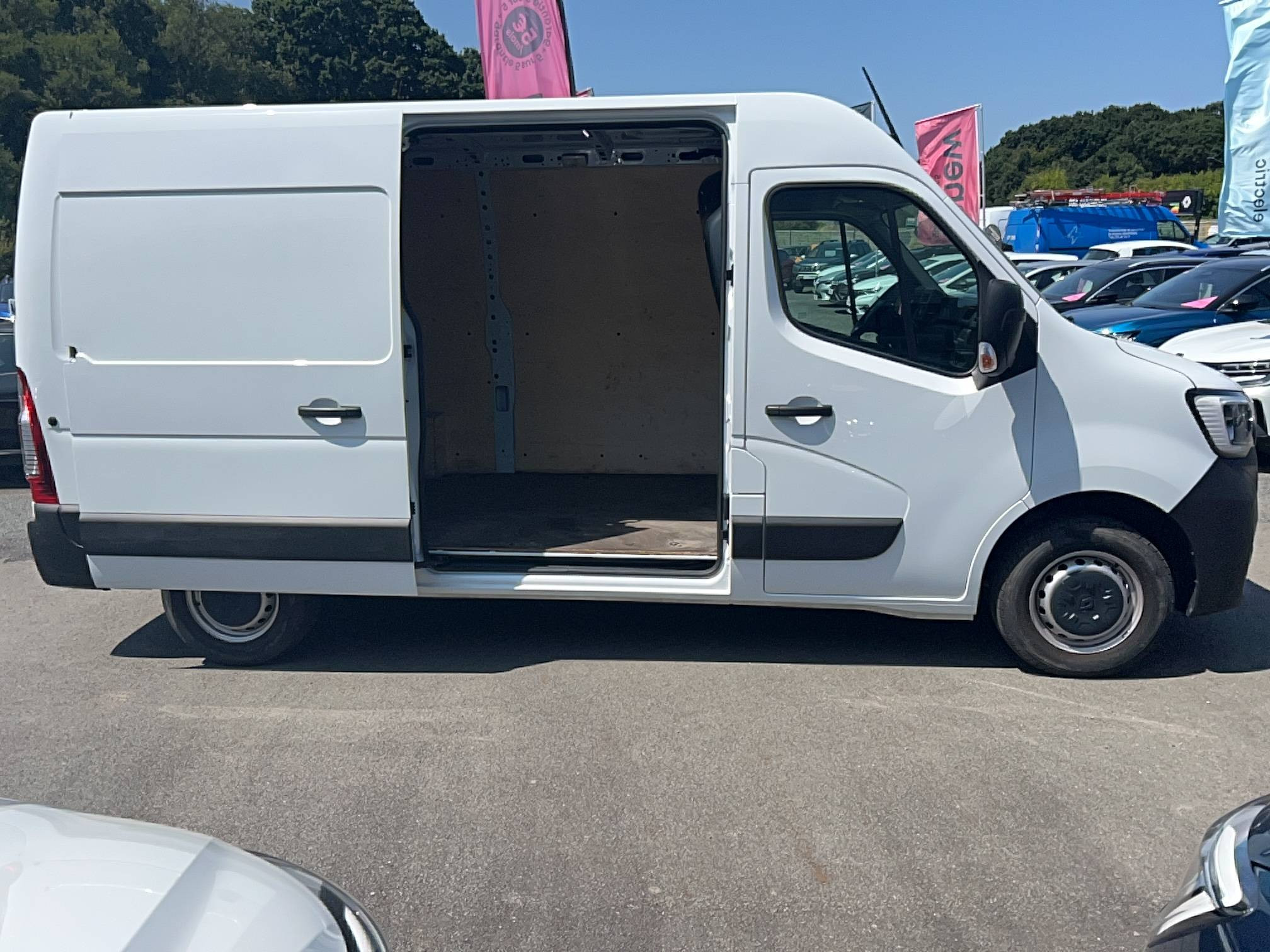 Vente en ligne Renault Master Fourgon MASTER FGN TRAC F3500 L2H2 BLUE DCI 135 au prix de 22 990 €