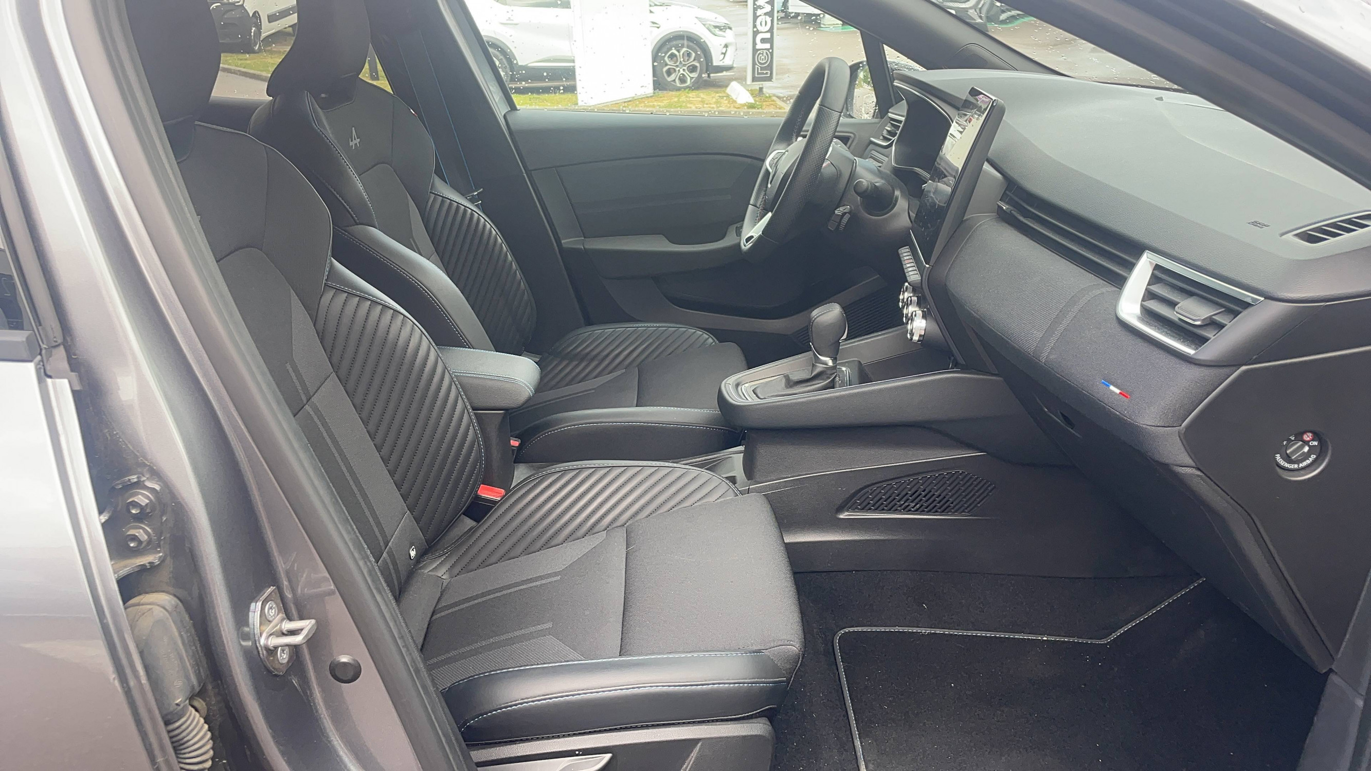 Vente en ligne Renault Clio 5 Clio E-Tech full hybrid 145 au prix de 21 491 €