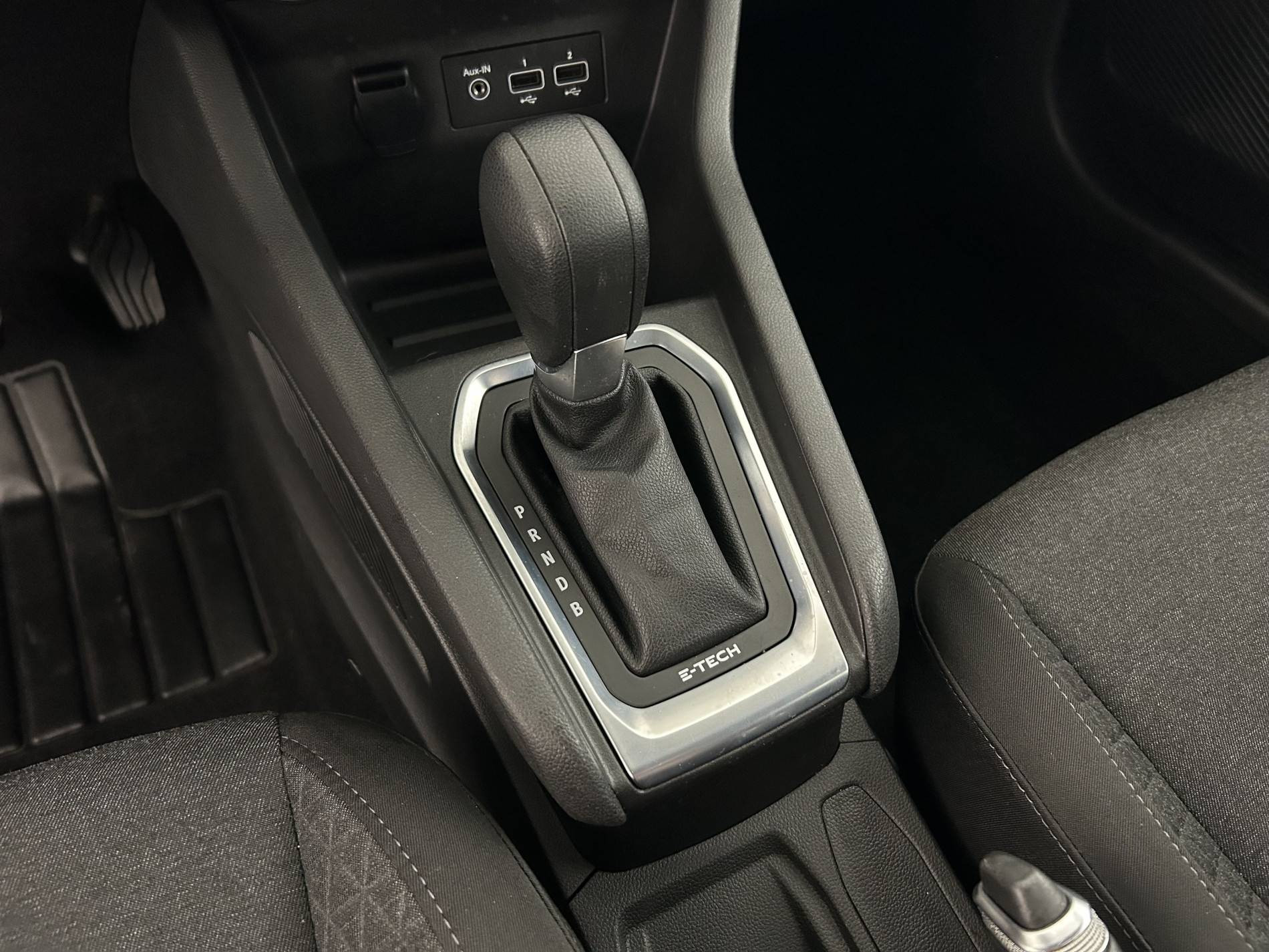 Vente en ligne Renault Clio 5 Clio E-Tech 140 - 21N au prix de 13 790 €