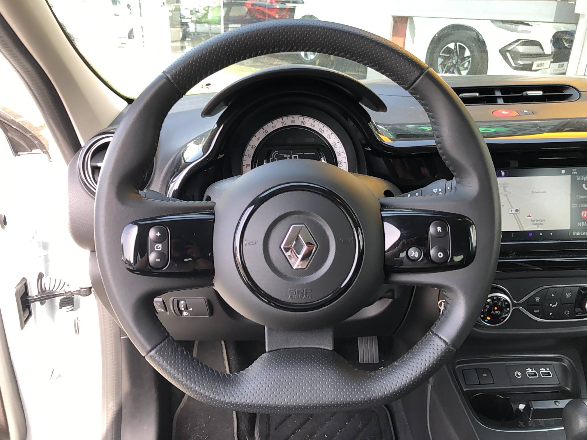 Vente en ligne Renault Twingo Electrique Twingo III E-Tech au prix de 15 990 €