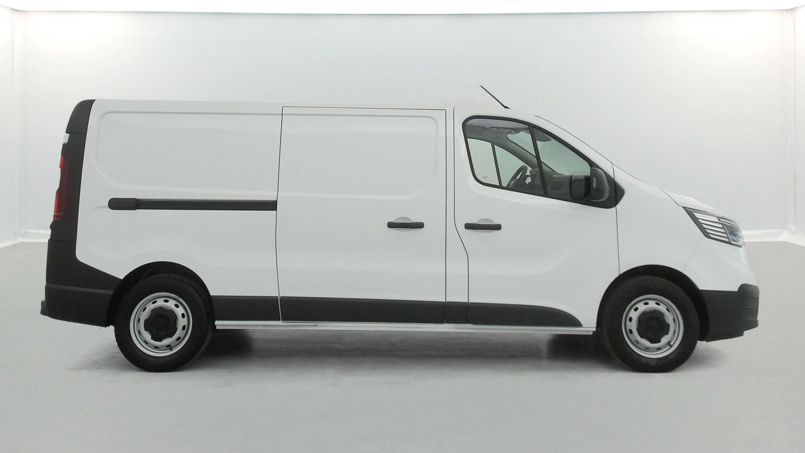Vente en ligne Renault Trafic 3 Fourgon TRAFIC FGN L2H1 3000 KG BLUE DCI 130 au prix de 25 000 €