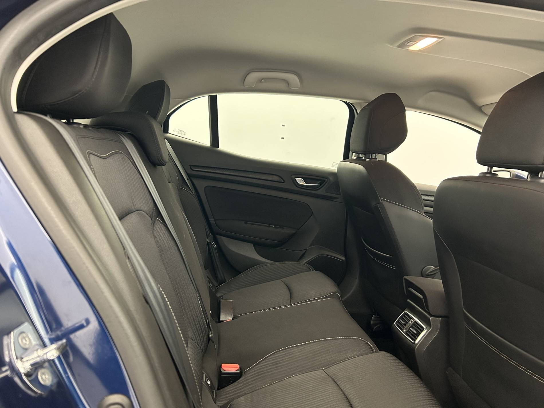 Vente en ligne Renault Megane 4 Mégane IV Berline Blue dCi 115 EDC au prix de 16 400 €