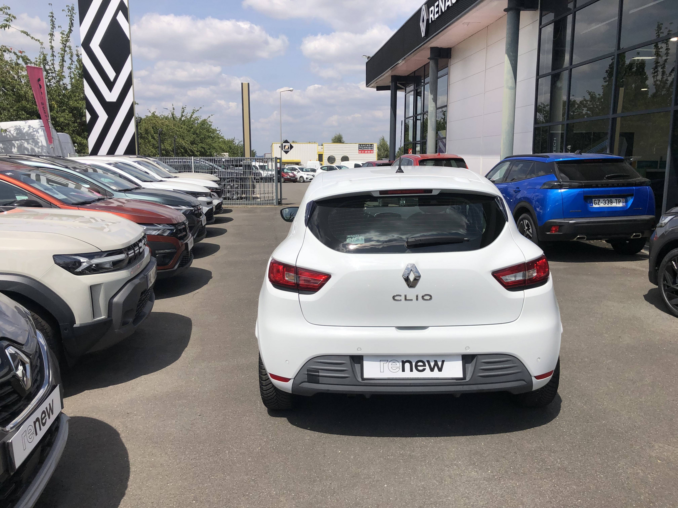 Vente en ligne Renault Clio 4 Clio dCi 75 E6C au prix de 10 990 €
