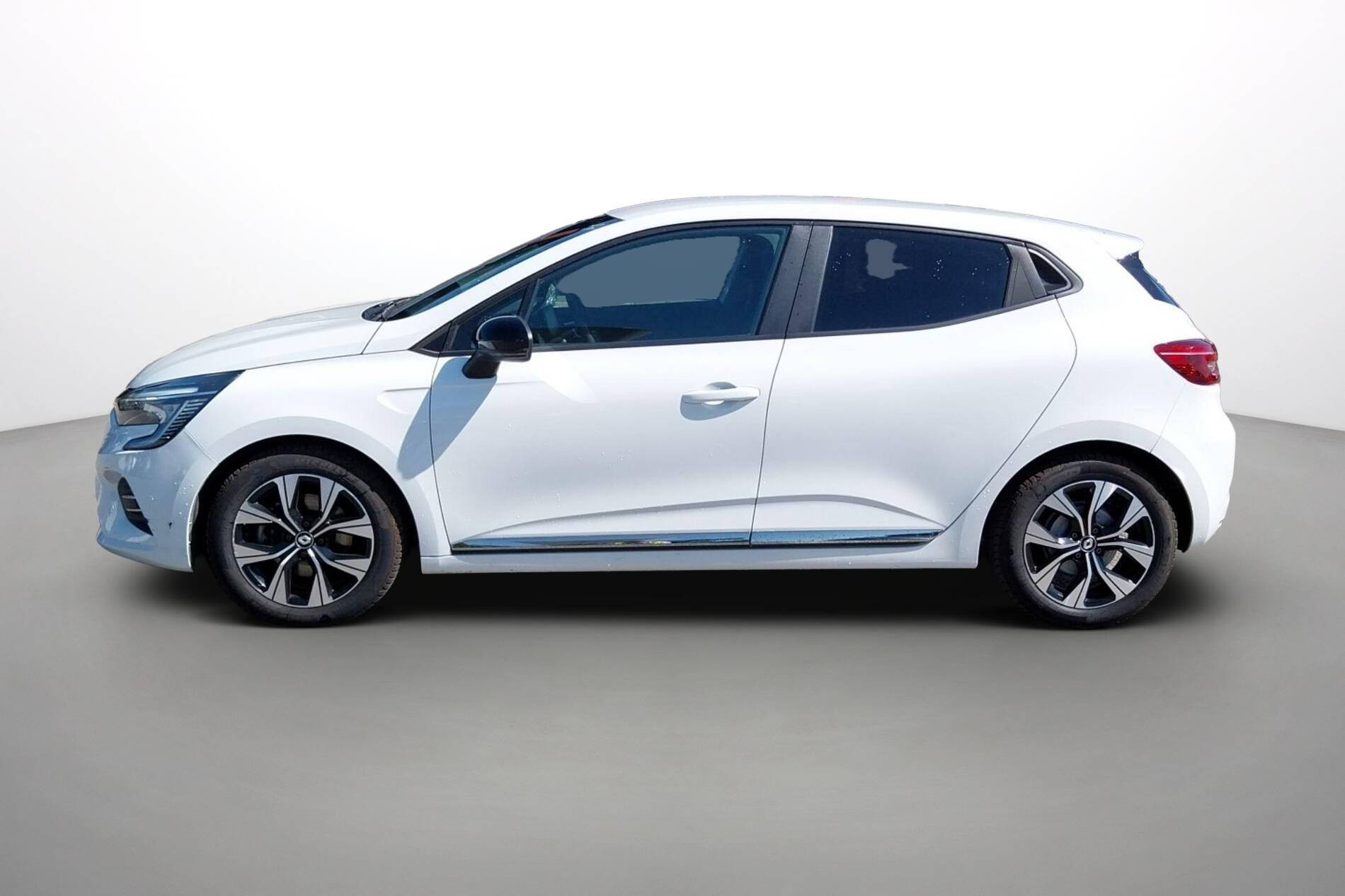 Vente en ligne Renault Clio 5 Clio E-Tech full hybrid 145 au prix de 13 991 €