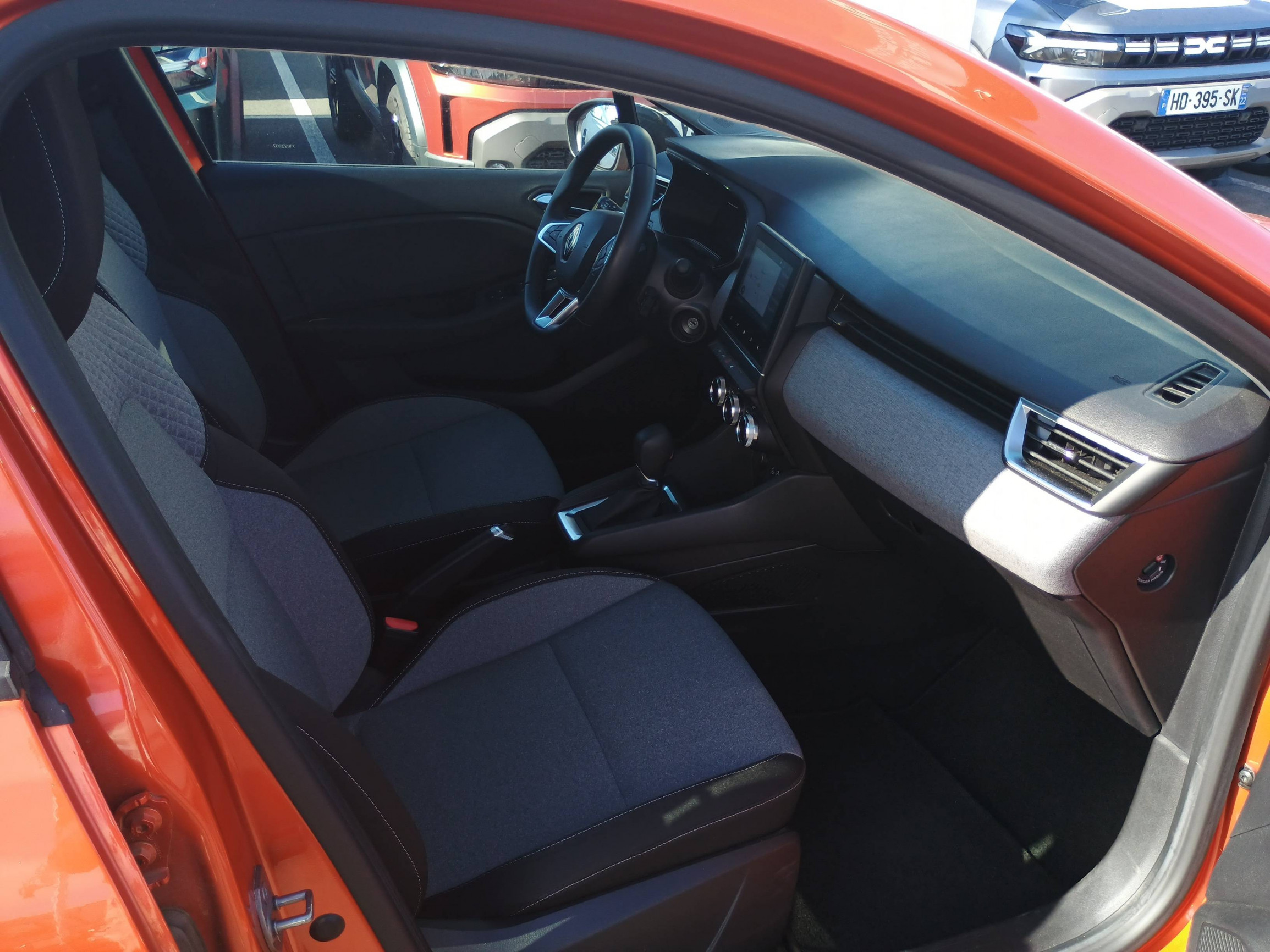 Vente en ligne Renault Clio 5 Clio E-Tech full hybrid 145 au prix de 16 300 €