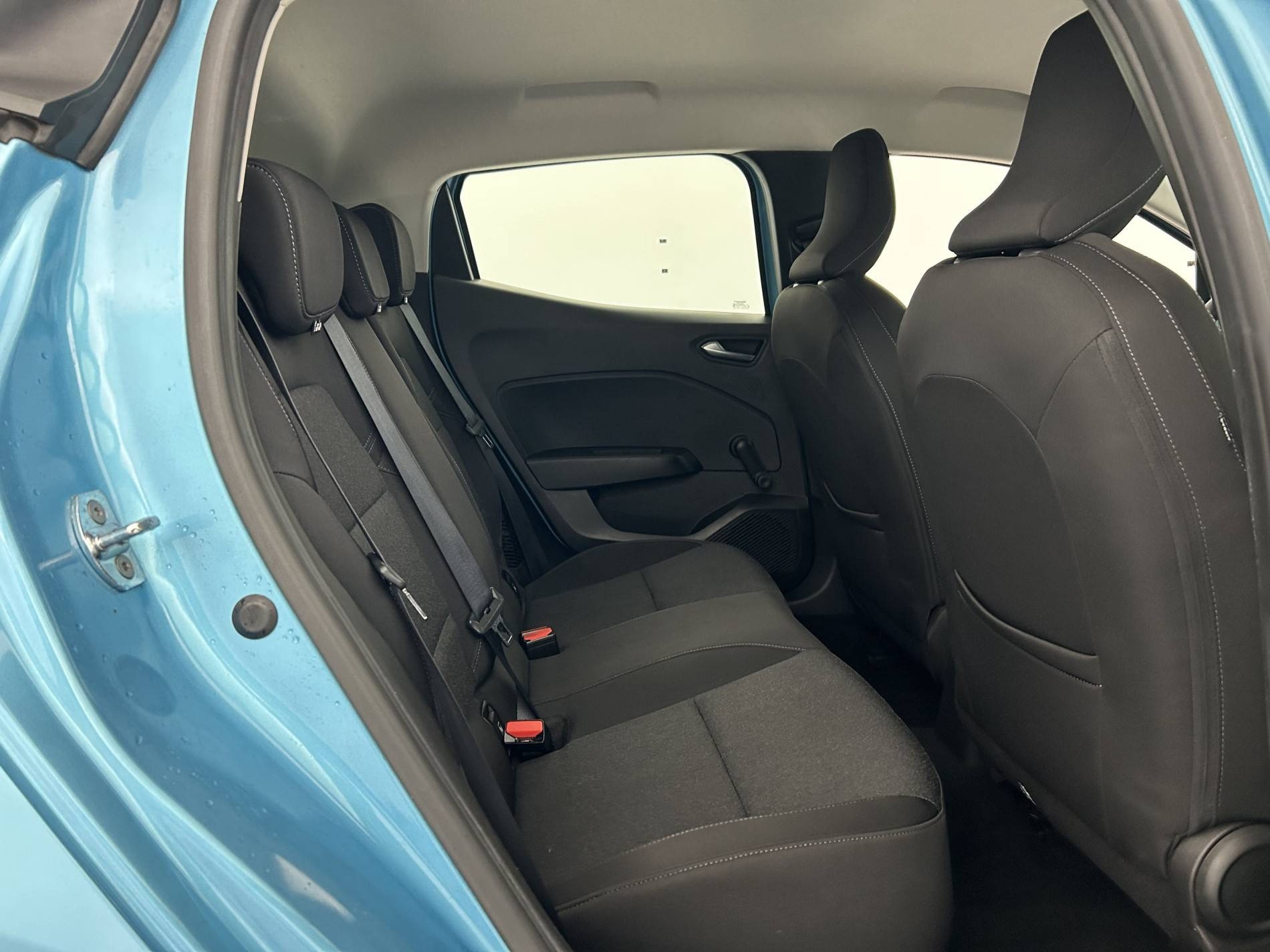 Vente en ligne Renault Clio 5 Clio E-Tech 140 - 21N au prix de 15 390 €