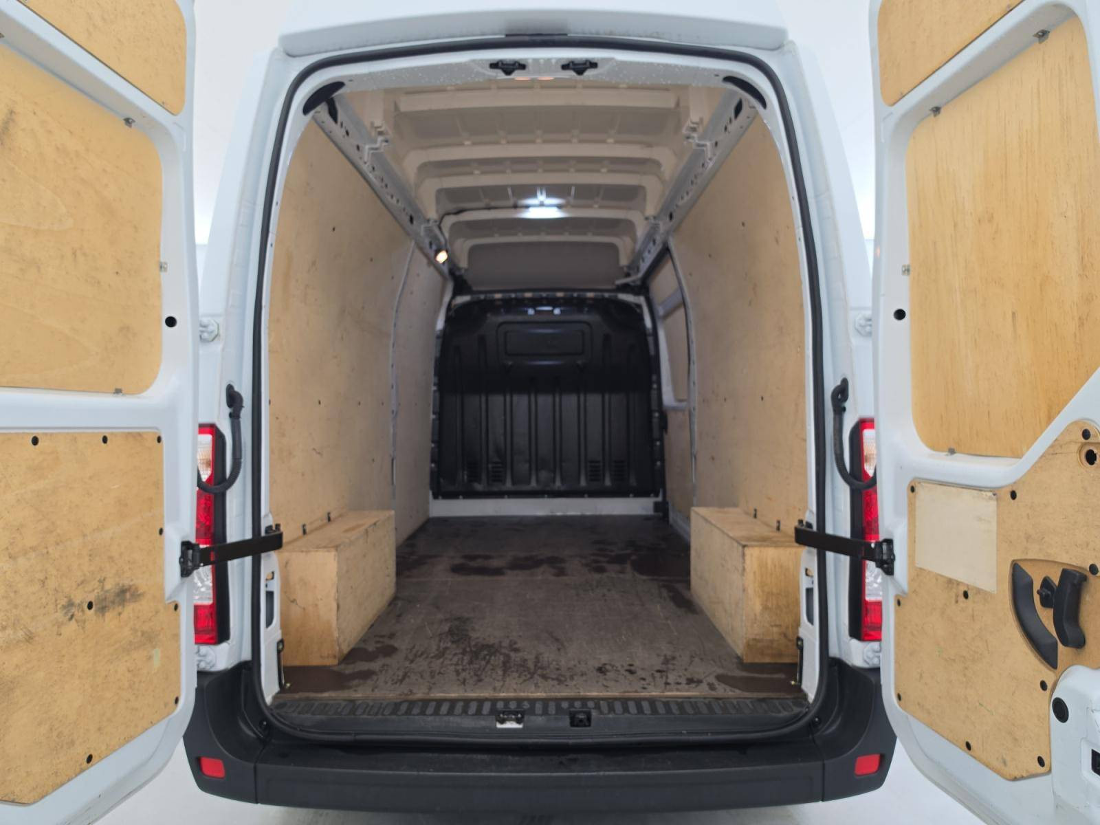 Vente en ligne Renault Master Fourgon MASTER FGN TRAC F3500 L3H3 BLUE DCI 135 au prix de 25 900 €