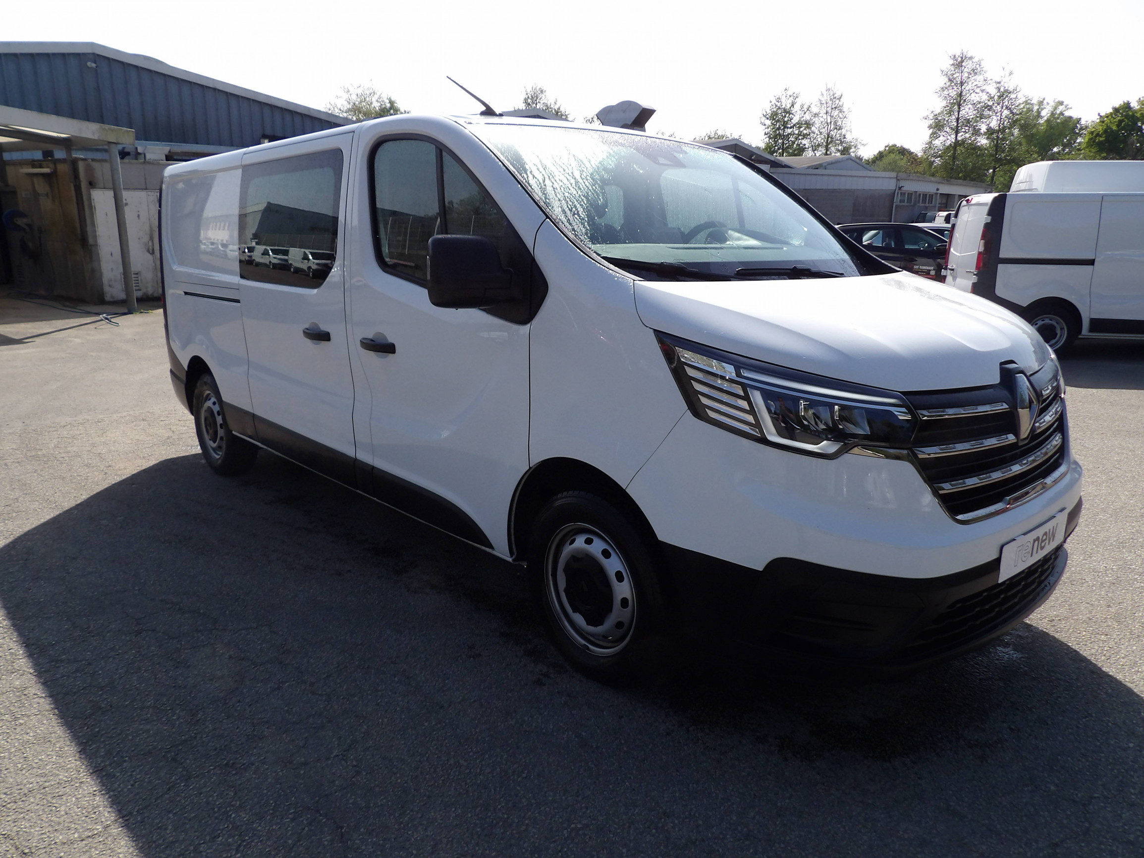 Vente en ligne Renault Trafic Cabine Approfondie TRAFIC CA L2H1 3000 KG BLUE DCI 130 au prix de 24 999 €
